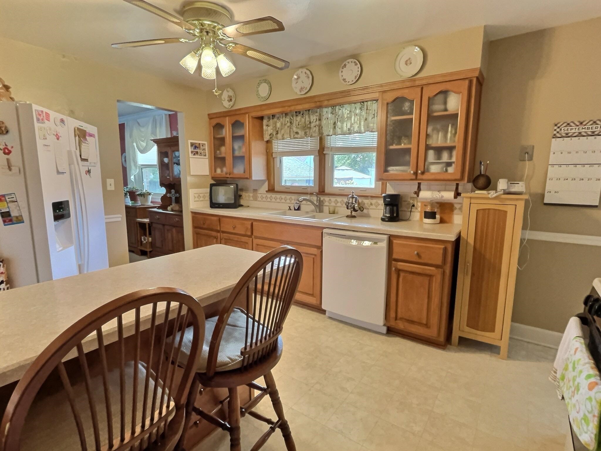 1422 Hill Ave, Owensboro, Kentucky 42301, 3 Bedrooms Bedrooms, ,1 BathroomBathrooms,Single Family Residence,For Sale,Hill Ave,90597
