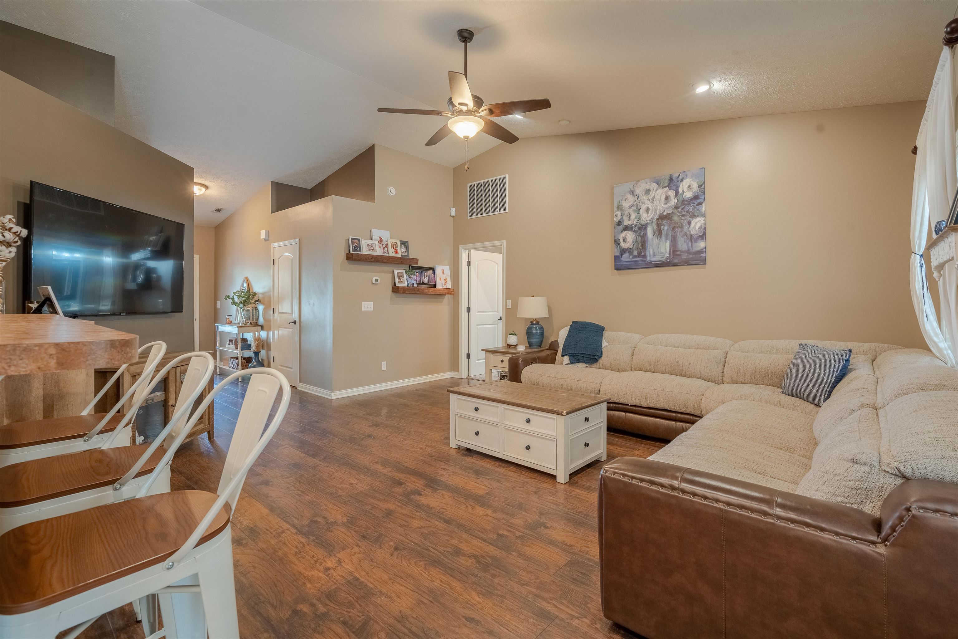 2875 Trails Way, Owensboro, Kentucky 42303, 3 Bedrooms Bedrooms, ,2 BathroomsBathrooms,Single Family Residence,For Sale,Trails Way,90598