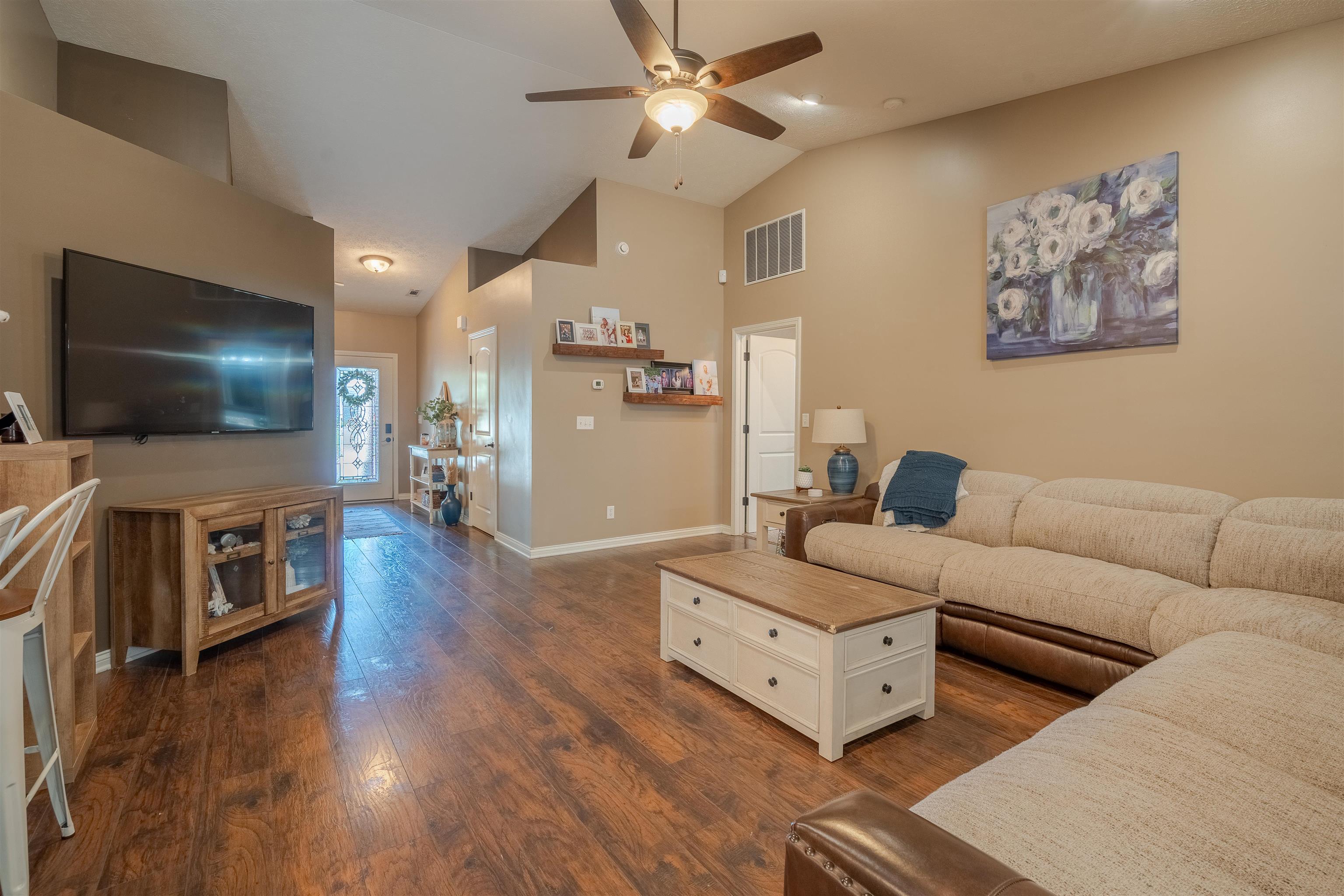 2875 Trails Way, Owensboro, Kentucky 42303, 3 Bedrooms Bedrooms, ,2 BathroomsBathrooms,Single Family Residence,For Sale,Trails Way,90598