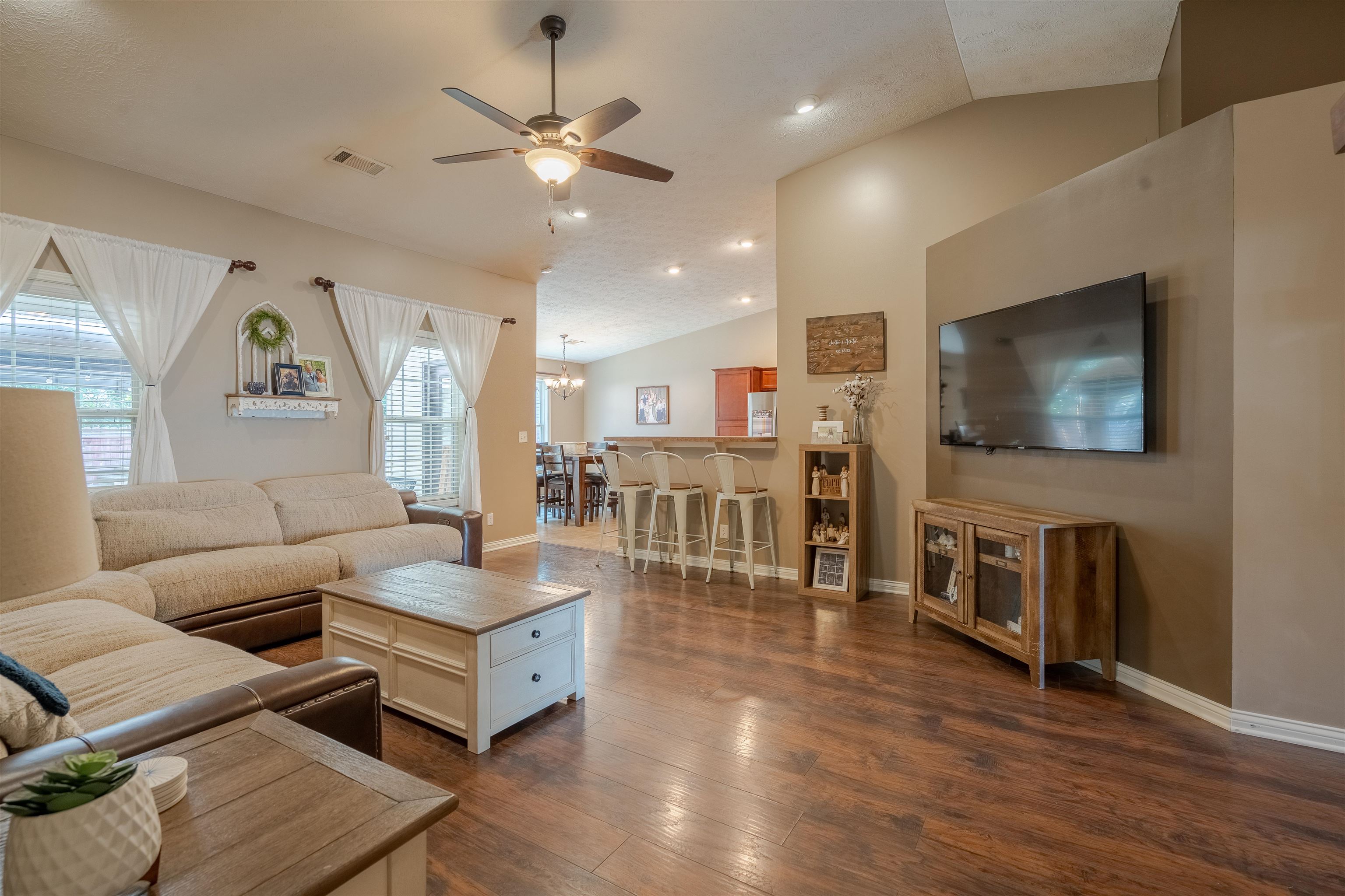 2875 Trails Way, Owensboro, Kentucky 42303, 3 Bedrooms Bedrooms, ,2 BathroomsBathrooms,Single Family Residence,For Sale,Trails Way,90598