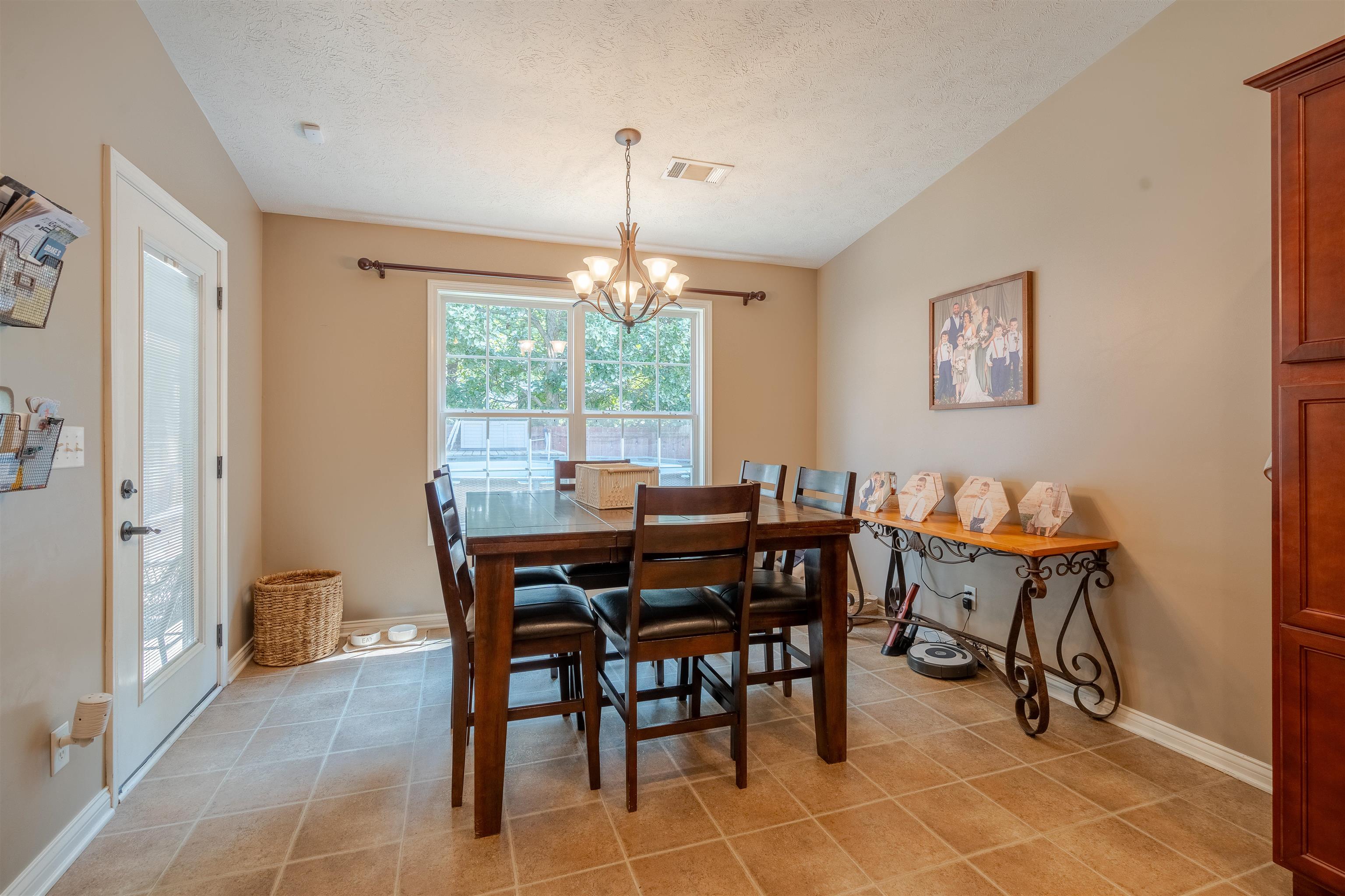 2875 Trails Way, Owensboro, Kentucky 42303, 3 Bedrooms Bedrooms, ,2 BathroomsBathrooms,Single Family Residence,For Sale,Trails Way,90598