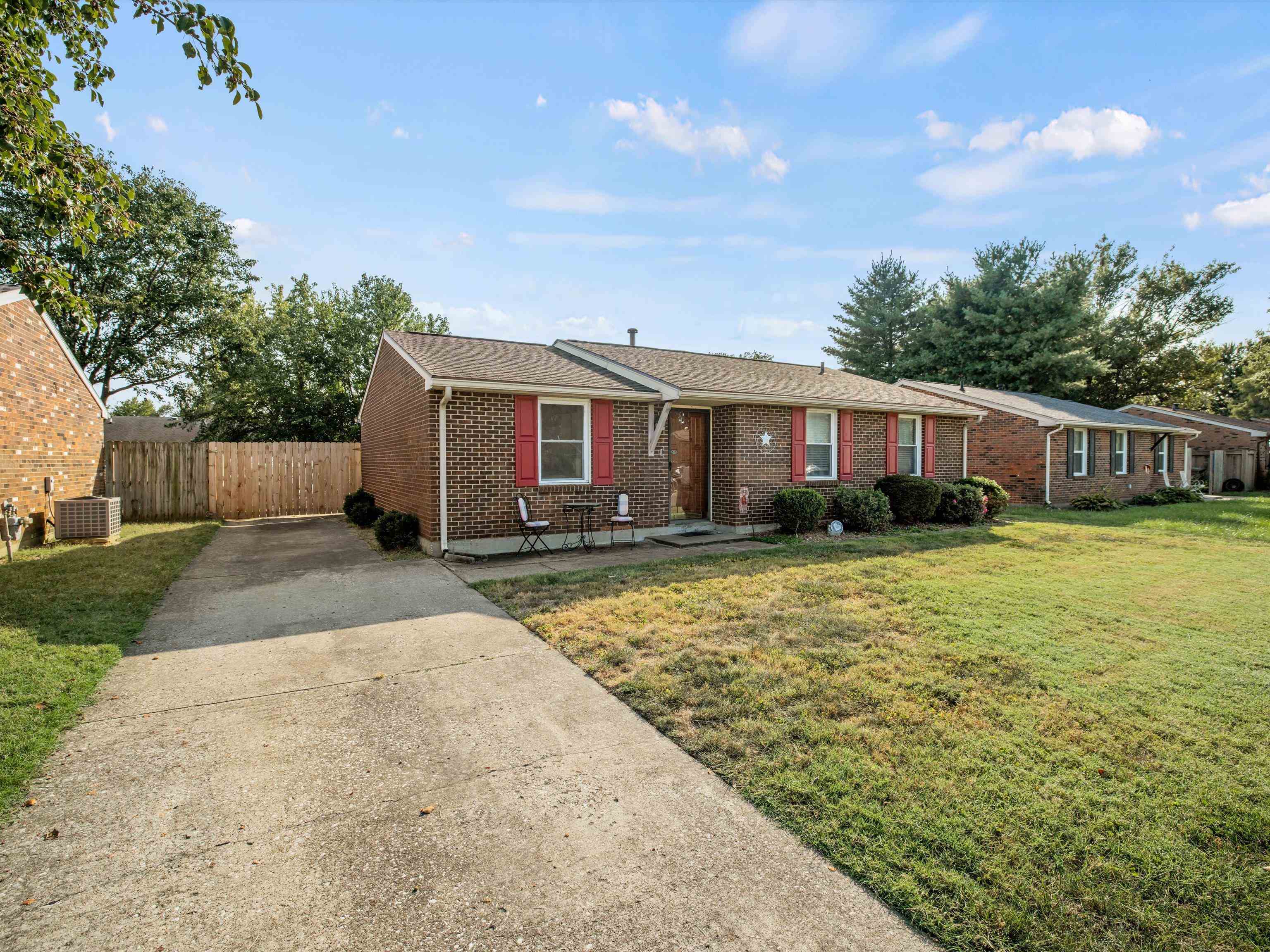 2412 Strickland Dr., Owensboro, Kentucky 42301, 2 Bedrooms Bedrooms, ,1 BathroomBathrooms,Single Family Residence,For Sale,Strickland Dr.,90604