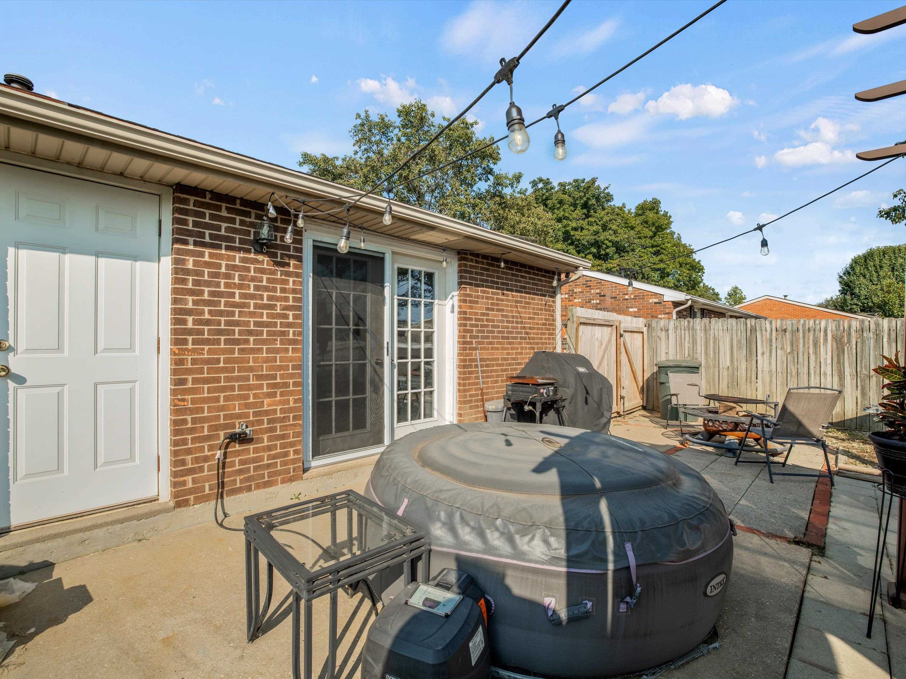 2412 Strickland Dr., Owensboro, Kentucky 42301, 2 Bedrooms Bedrooms, ,1 BathroomBathrooms,Single Family Residence,For Sale,Strickland Dr.,90604