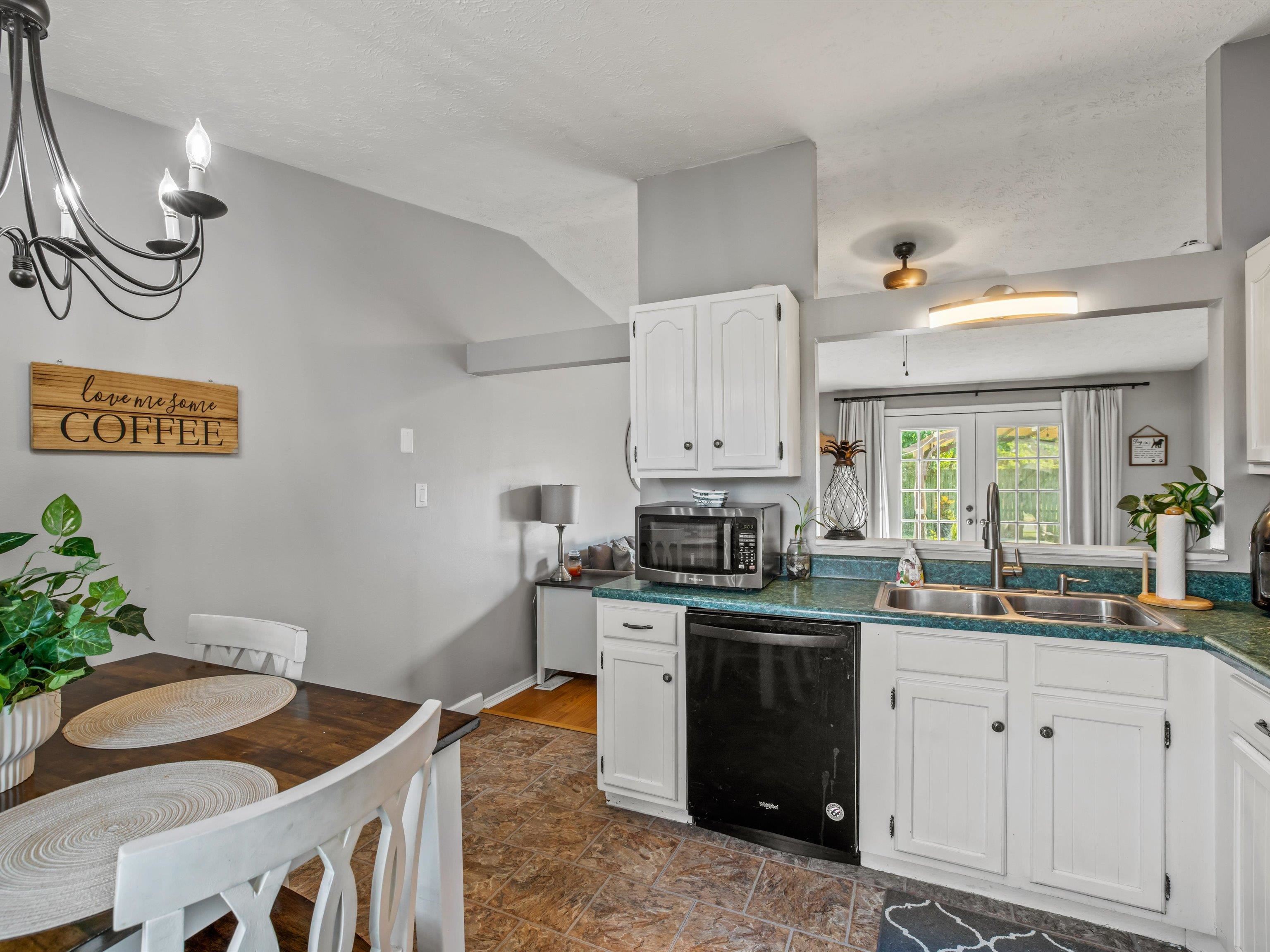 2412 Strickland Dr., Owensboro, Kentucky 42301, 2 Bedrooms Bedrooms, ,1 BathroomBathrooms,Single Family Residence,For Sale,Strickland Dr.,90604