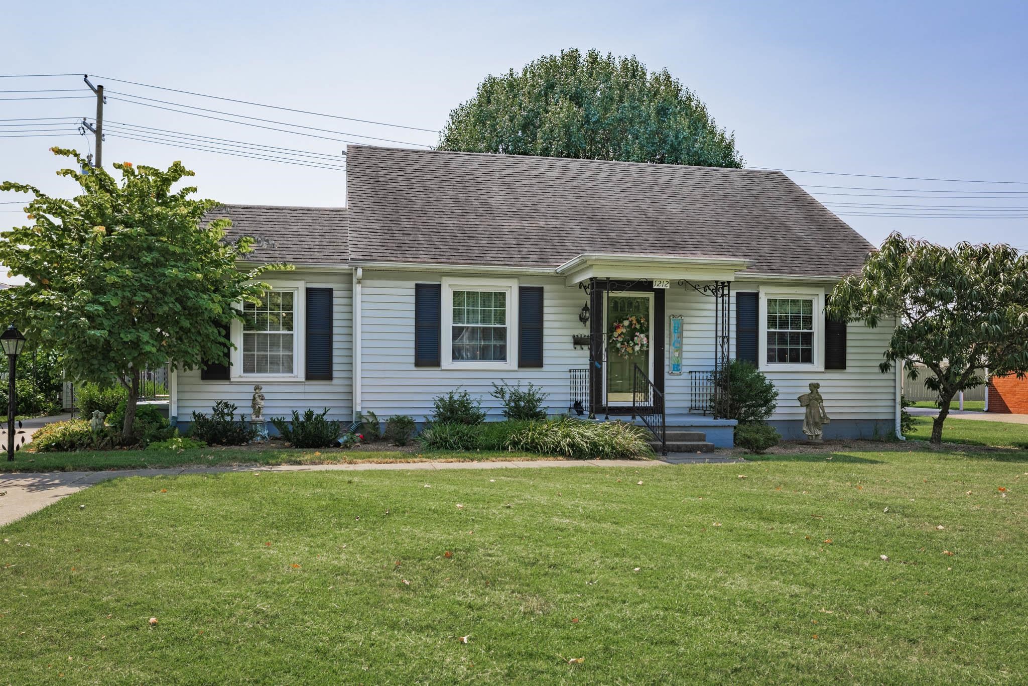 1212 Hill Avenue, Owensboro, Kentucky 42301, 4 Bedrooms Bedrooms, ,2 BathroomsBathrooms,Single Family Residence,For Sale,Hill Avenue,90606