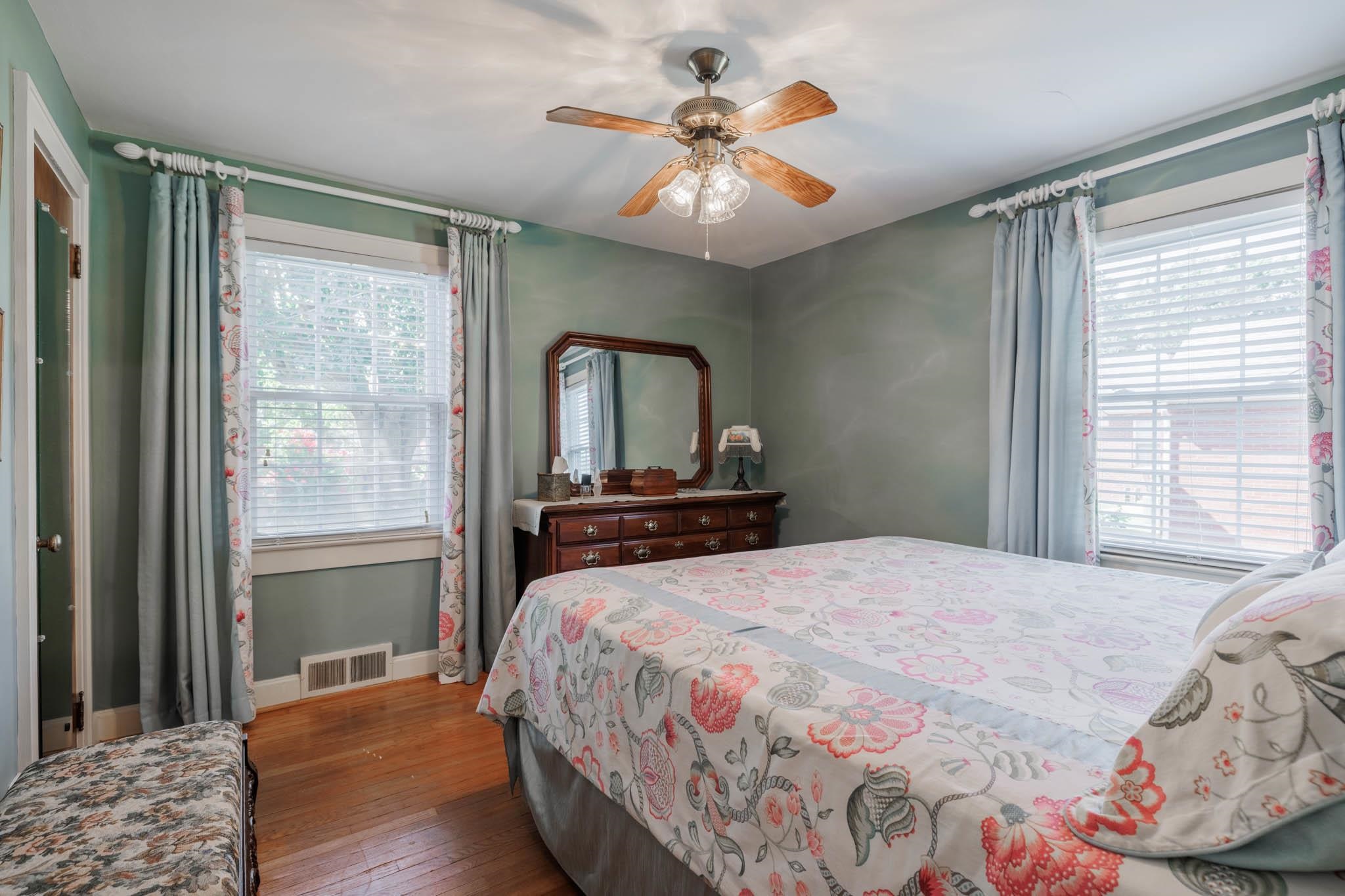 1212 Hill Avenue, Owensboro, Kentucky 42301, 4 Bedrooms Bedrooms, ,2 BathroomsBathrooms,Single Family Residence,For Sale,Hill Avenue,90606