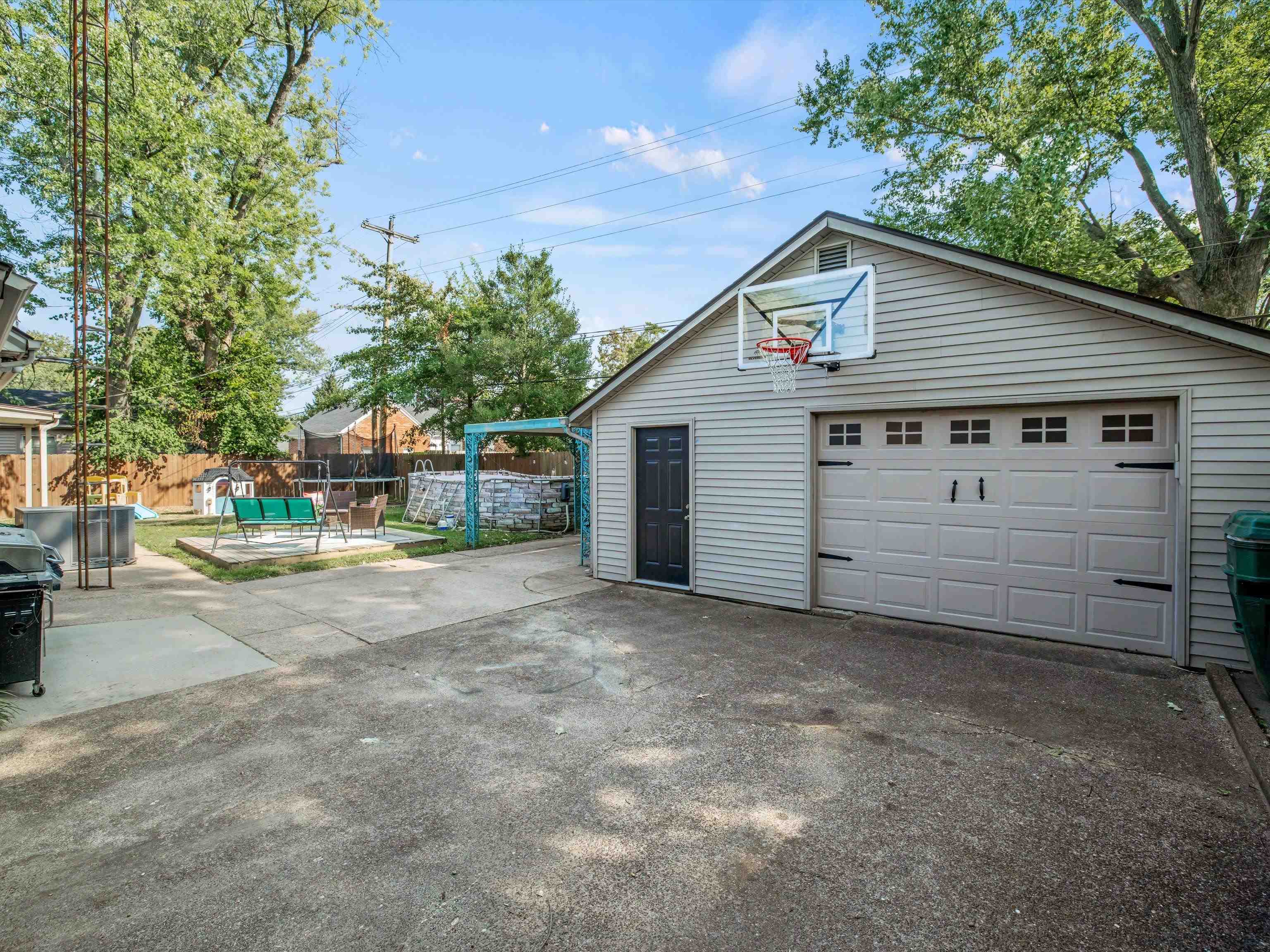 2132 York Drive, Owensboro, Kentucky 42301, 4 Bedrooms Bedrooms, ,1 BathroomBathrooms,Single Family Residence,For Sale,York Drive,90608