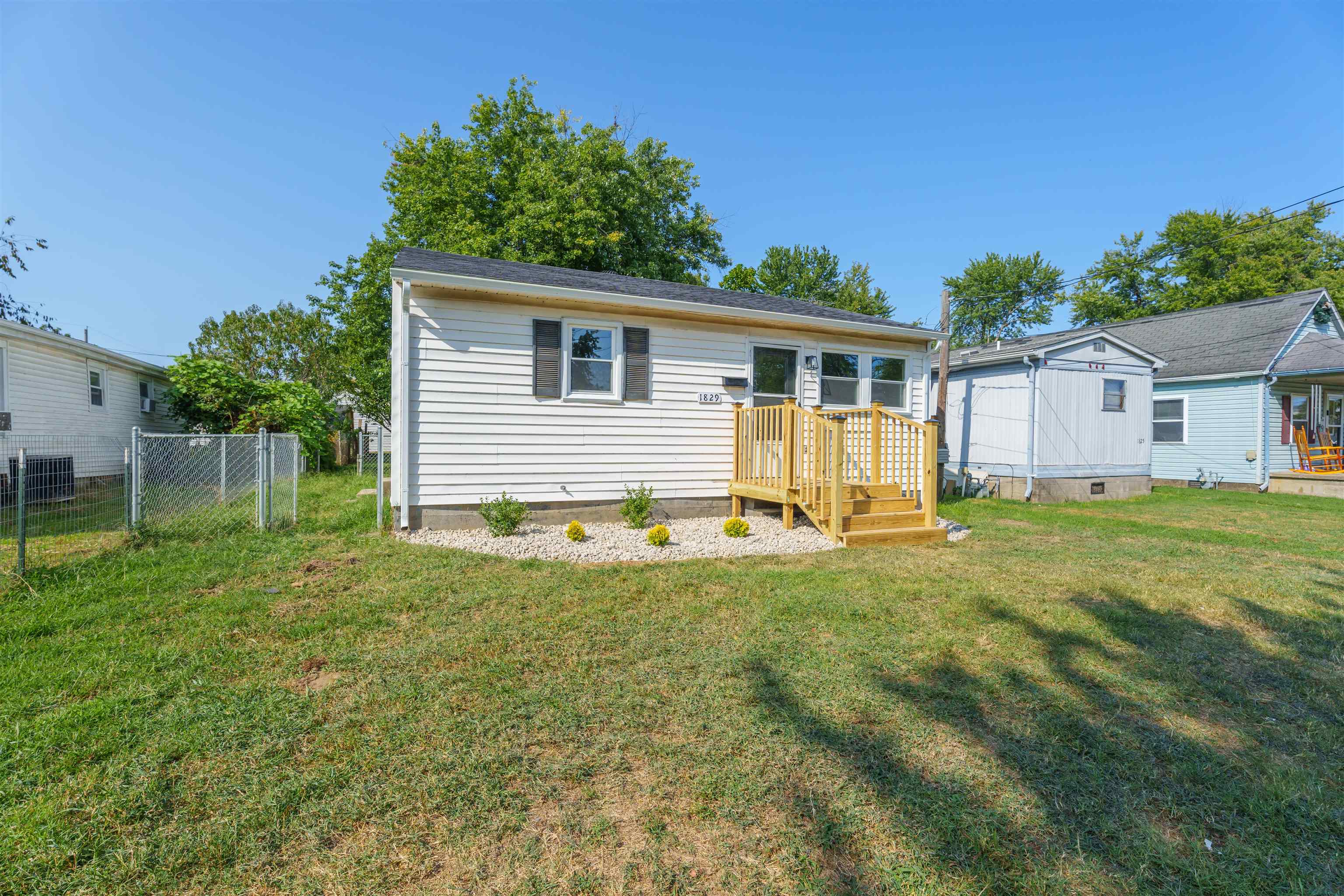 1829 6th Street, Owensboro, Kentucky 42301, 2 Bedrooms Bedrooms, ,1 BathroomBathrooms,Single Family Residence,For Sale,6th Street,90615