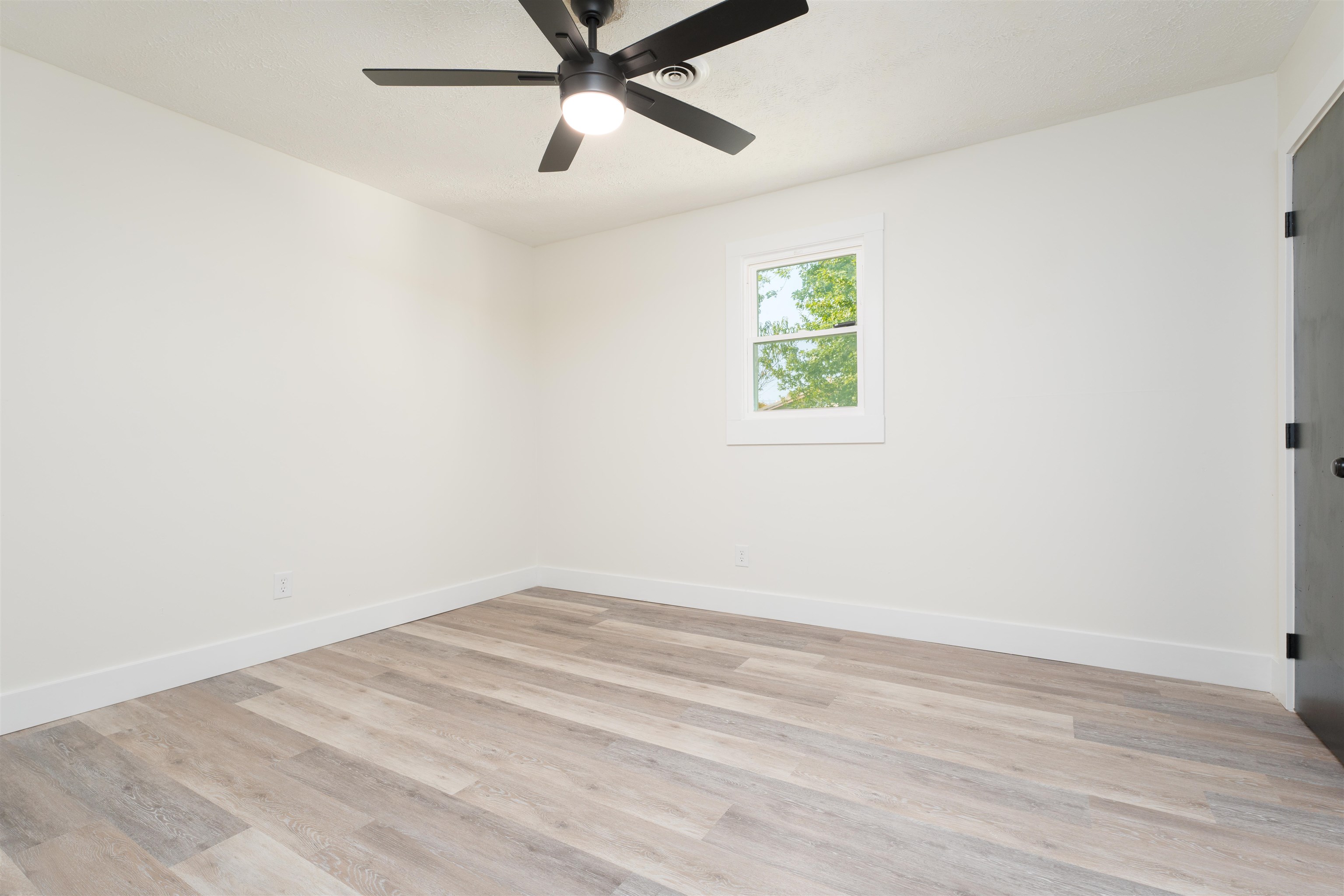 1829 6th Street, Owensboro, Kentucky 42301, 2 Bedrooms Bedrooms, ,1 BathroomBathrooms,Single Family Residence,For Sale,6th Street,90615