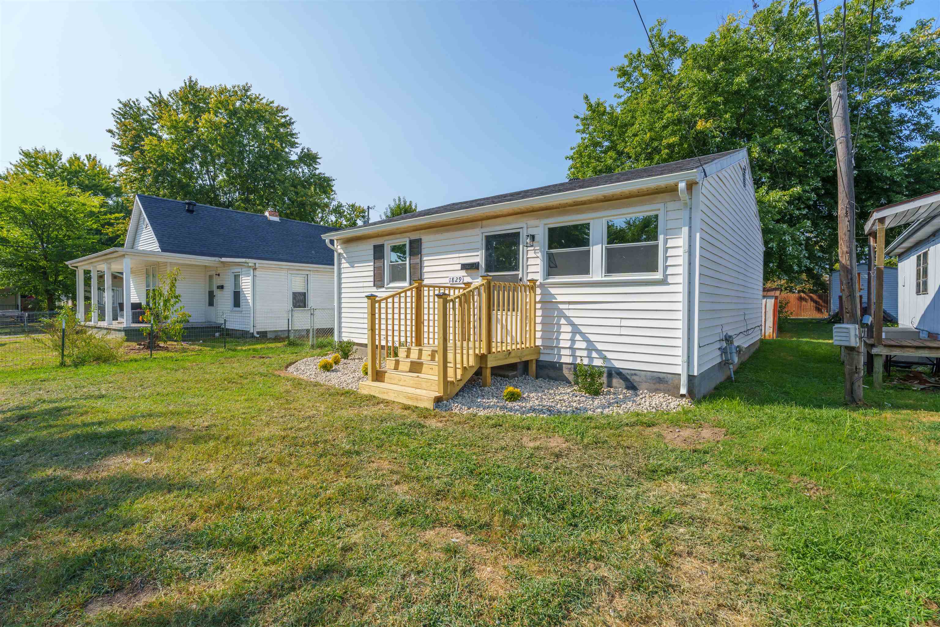 1829 6th Street, Owensboro, Kentucky 42301, 2 Bedrooms Bedrooms, ,1 BathroomBathrooms,Single Family Residence,For Sale,6th Street,90615