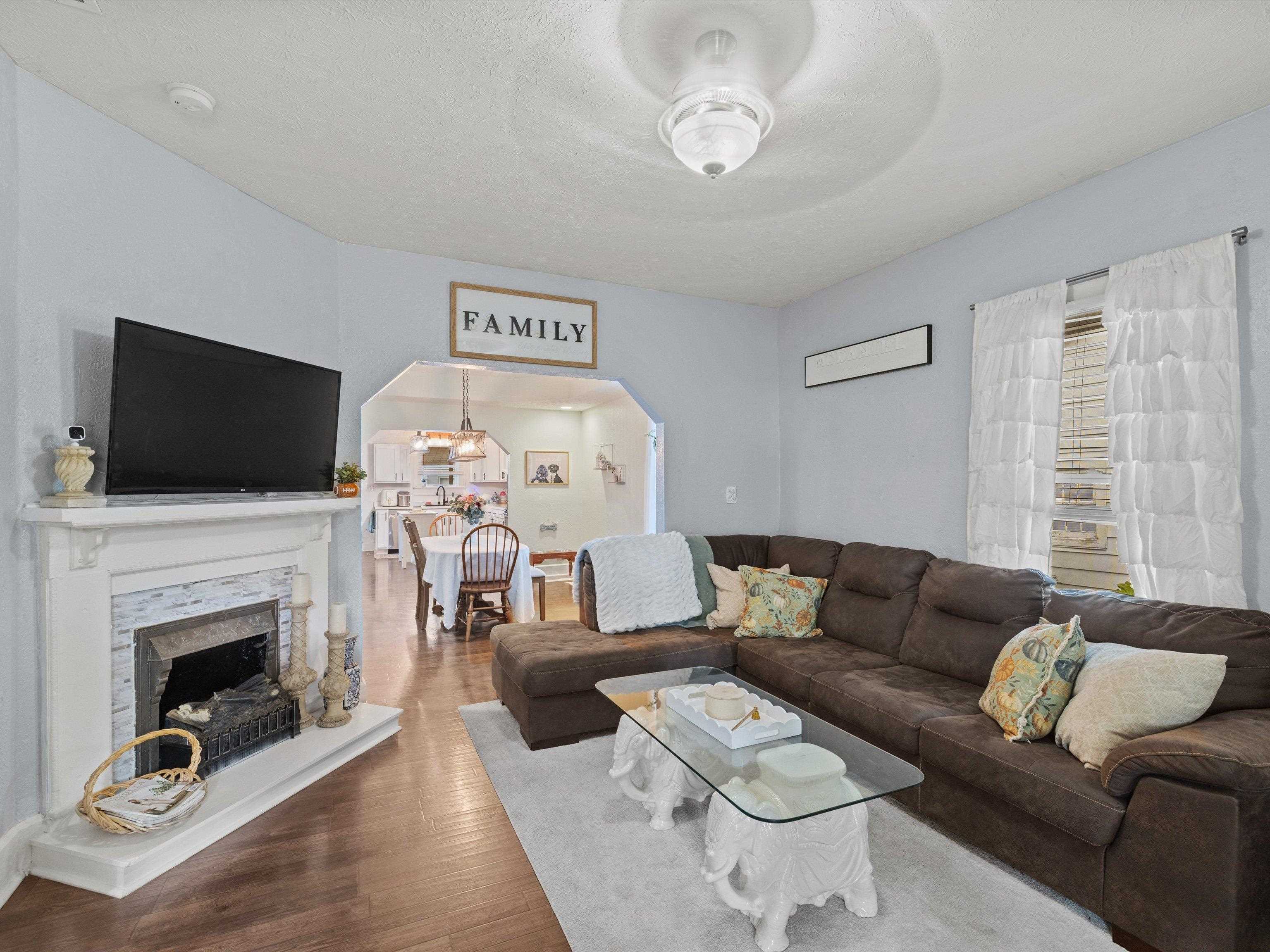 213 21St, Owensboro, Kentucky 42303, 2 Bedrooms Bedrooms, ,1 BathroomBathrooms,Single Family Residence,For Sale,21St,90620