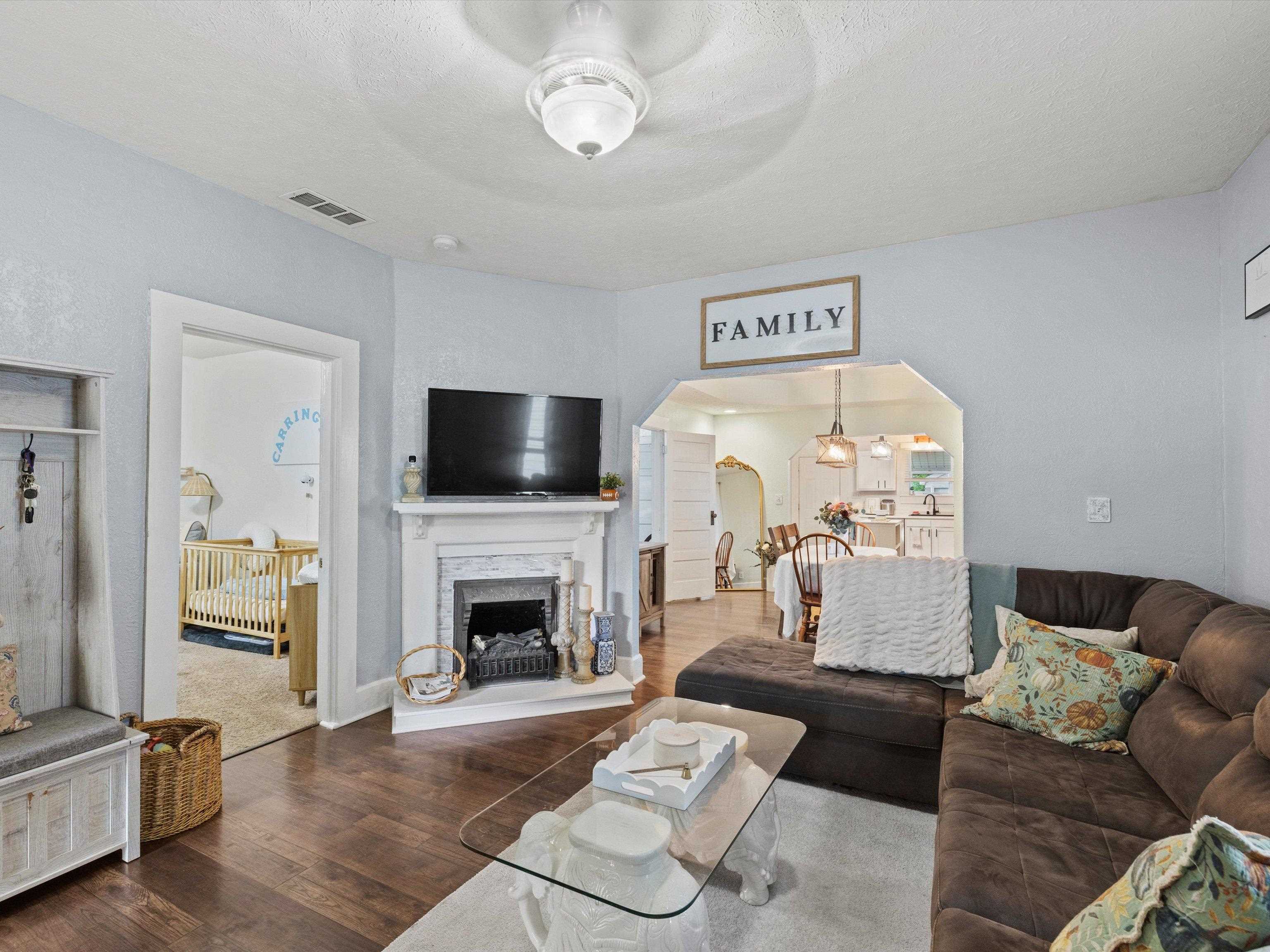 213 21St, Owensboro, Kentucky 42303, 2 Bedrooms Bedrooms, ,1 BathroomBathrooms,Single Family Residence,For Sale,21St,90620