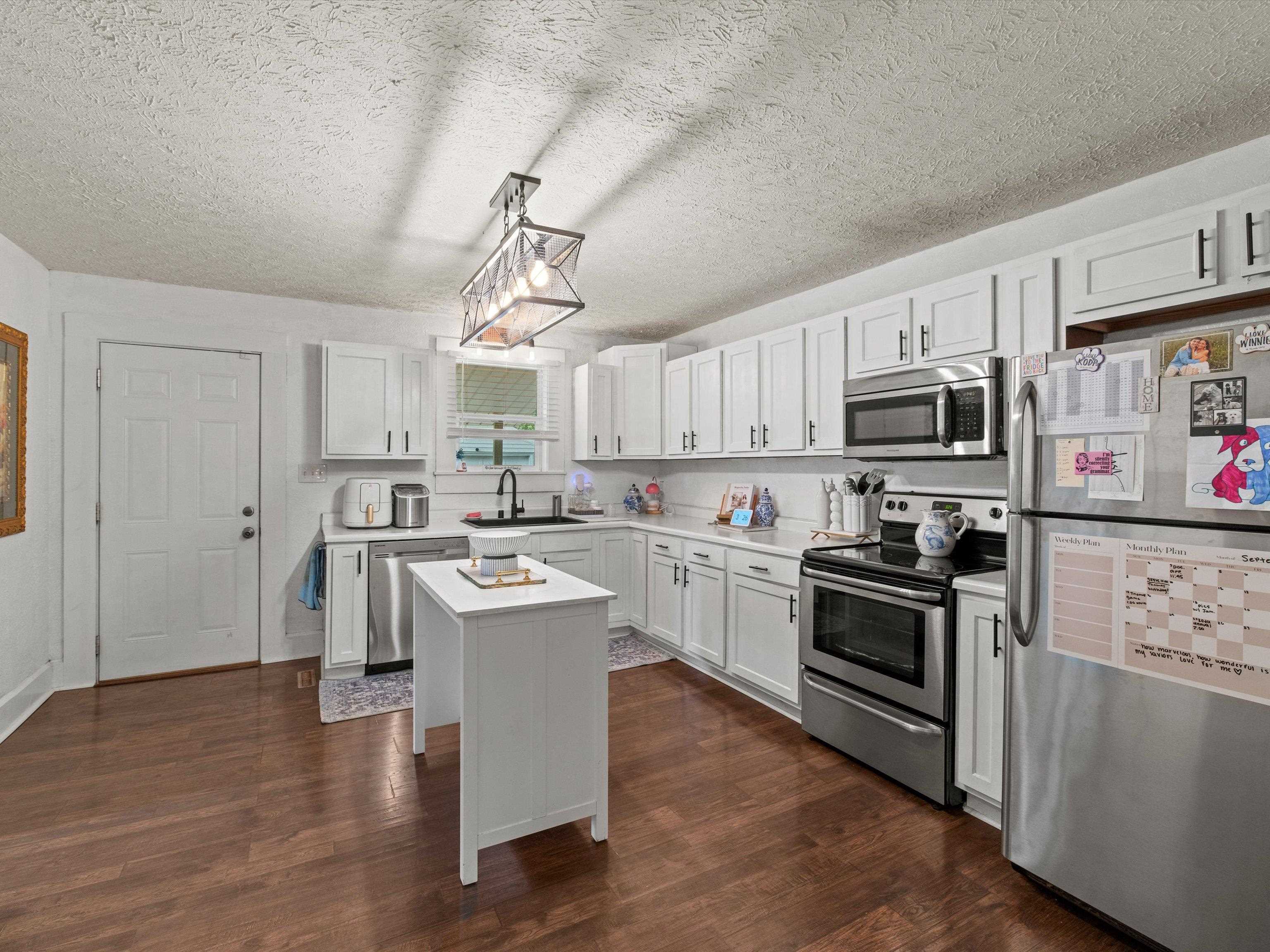 213 21St, Owensboro, Kentucky 42303, 2 Bedrooms Bedrooms, ,1 BathroomBathrooms,Single Family Residence,For Sale,21St,90620