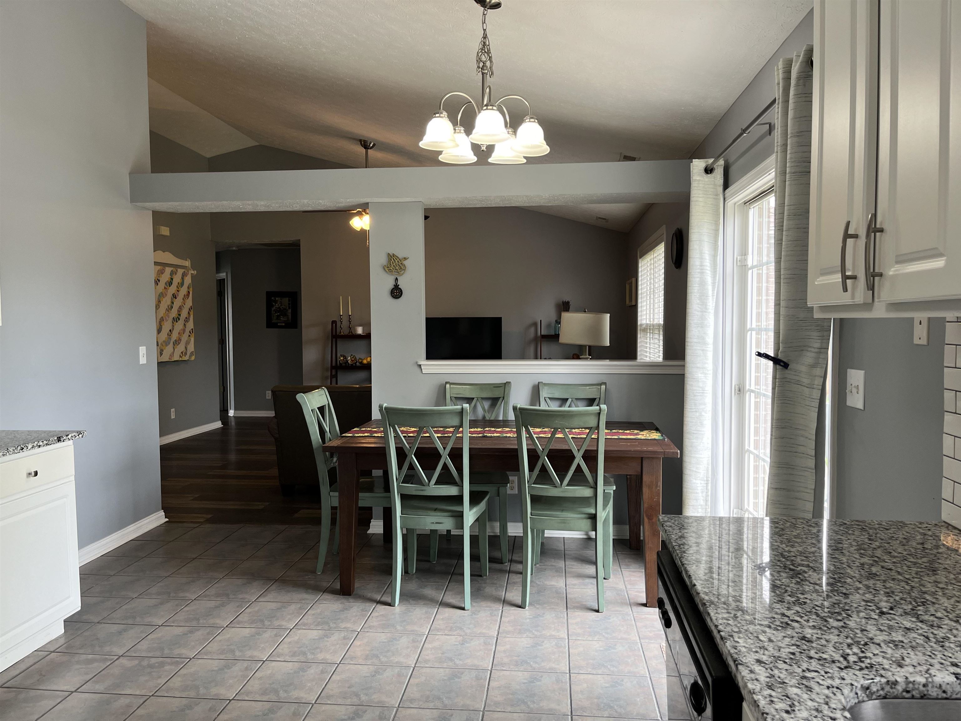 4535 Bernheim Drive, Owensboro, Kentucky 42301, 3 Bedrooms Bedrooms, ,2 BathroomsBathrooms,Single Family Residence,For Sale,Bernheim Drive,90622
