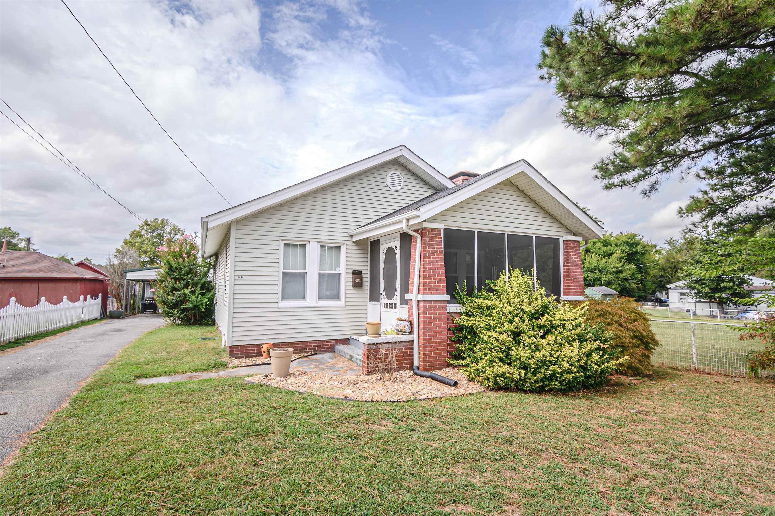 1414 Rose Ave., Owensboro, Kentucky 42301, 2 Bedrooms Bedrooms, ,1 BathroomBathrooms,Single Family Residence,For Sale,Rose Ave.,90635