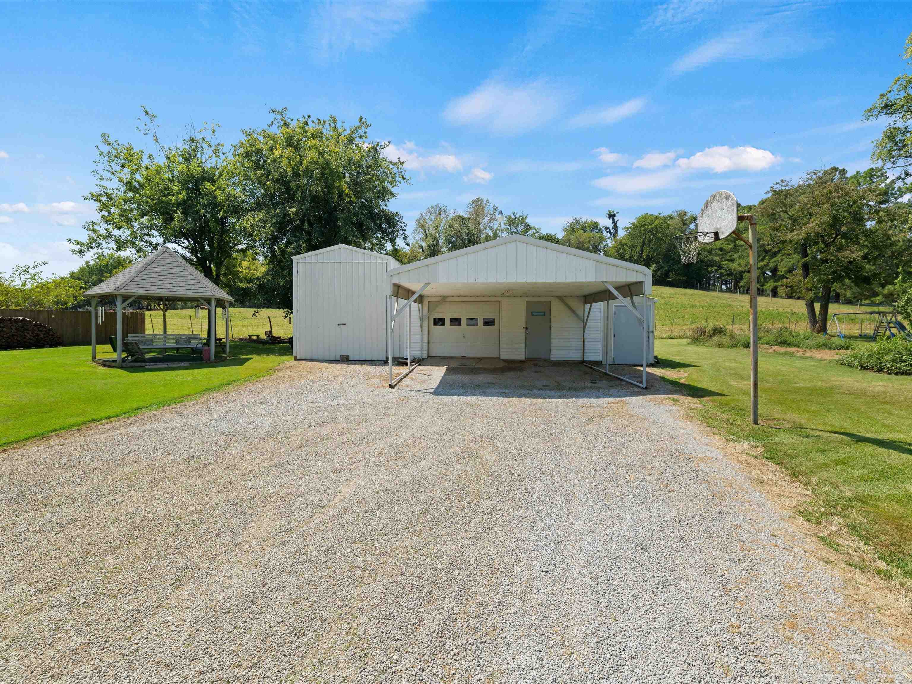 3616 Burns Rd, Owensboro, Kentucky 42301, 4 Bedrooms Bedrooms, ,1 BathroomBathrooms,Single Family Residence,For Sale,Burns Rd,90636