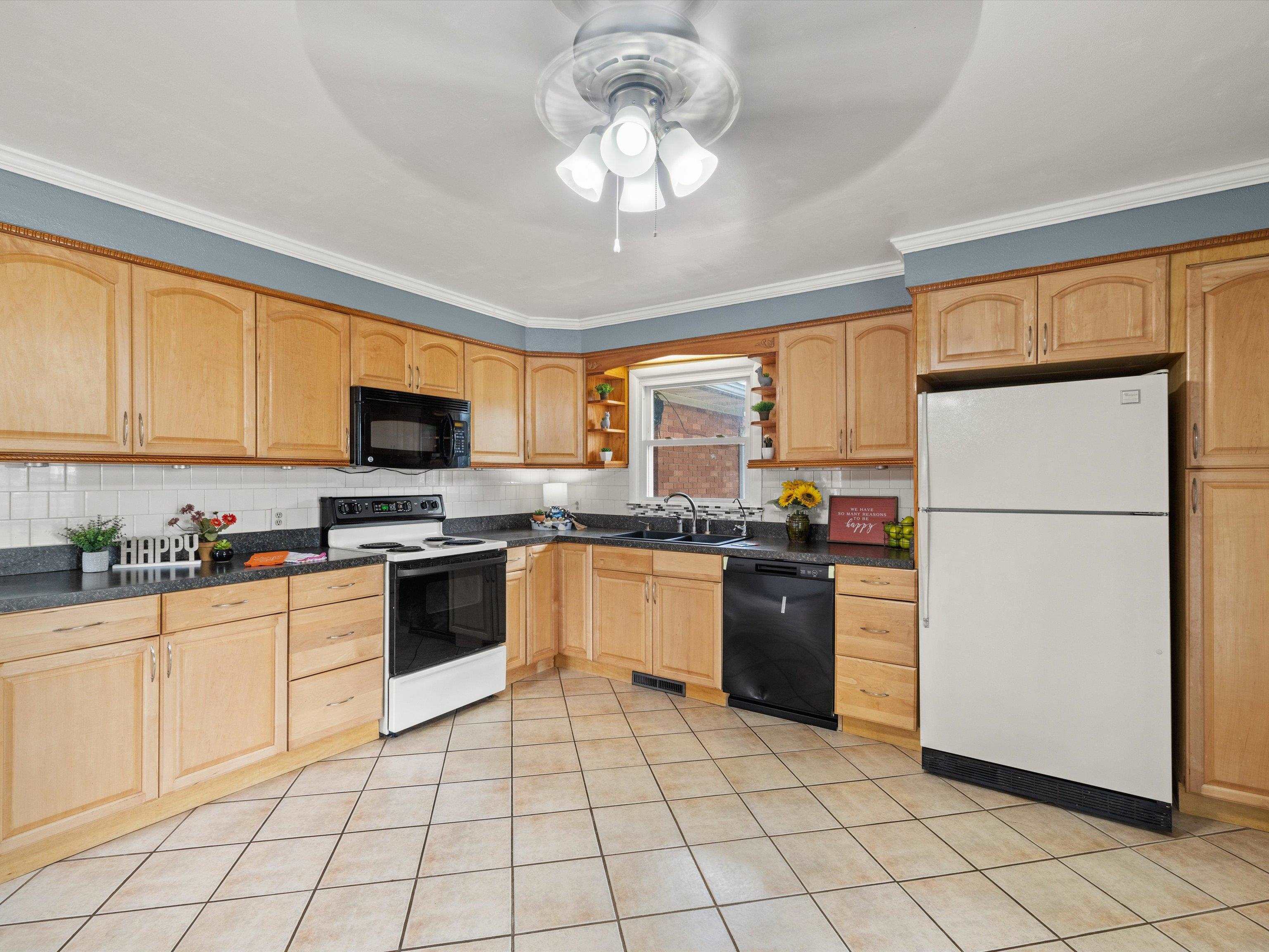 4300 Hawthorne Dr., Owensboro, Kentucky 42303, 3 Bedrooms Bedrooms, ,2 BathroomsBathrooms,Single Family Residence,For Sale,Hawthorne Dr.,90640