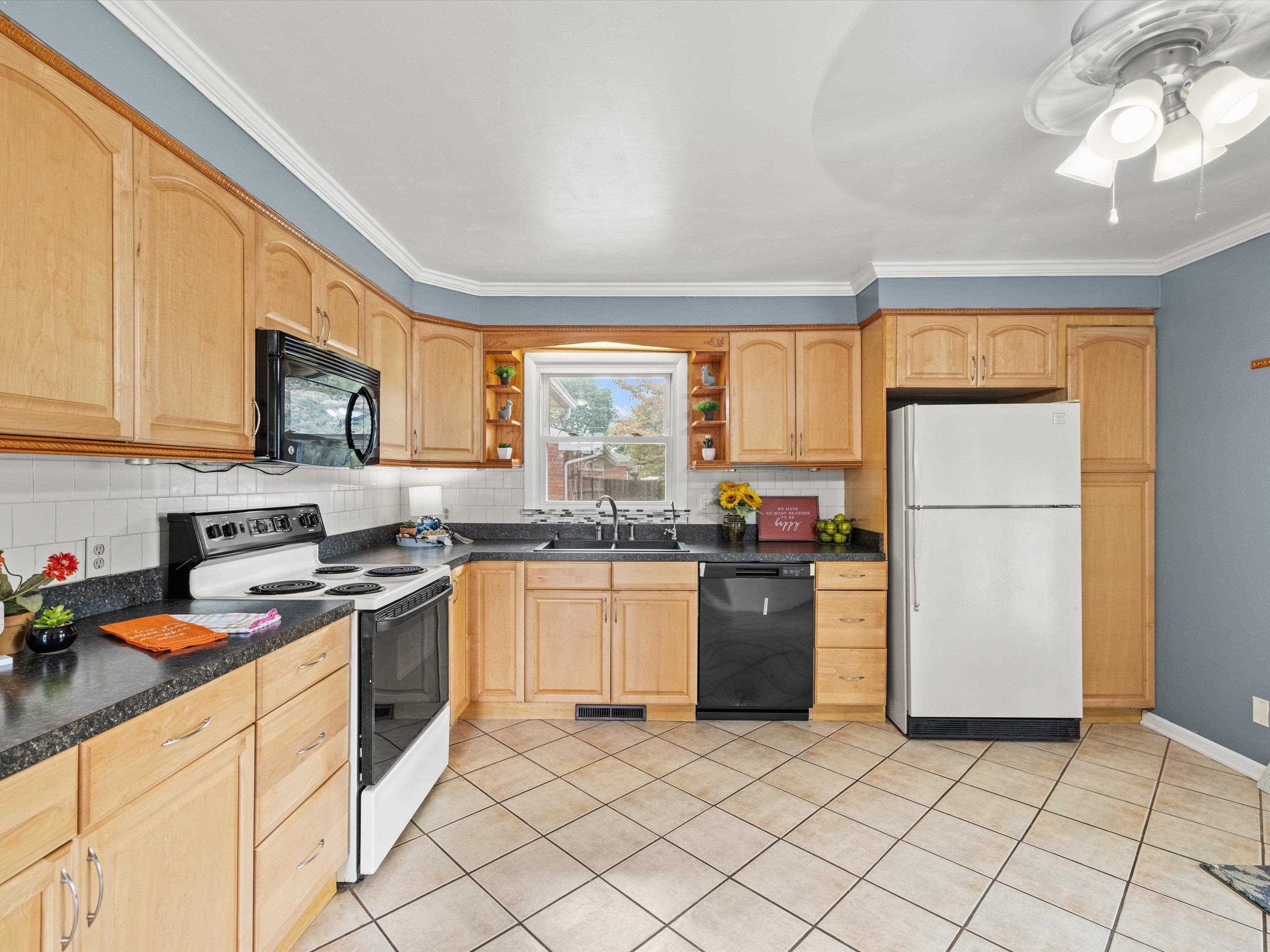 4300 Hawthorne Dr., Owensboro, Kentucky 42303, 3 Bedrooms Bedrooms, ,2 BathroomsBathrooms,Single Family Residence,For Sale,Hawthorne Dr.,90640
