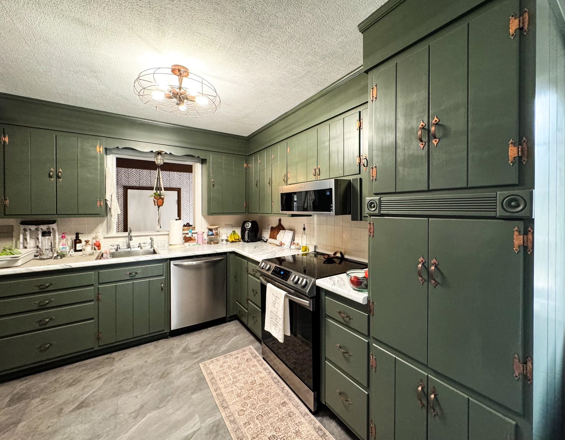 2416 Farrier Pl, Owensboro, Kentucky 42301, 3 Bedrooms Bedrooms, ,2 BathroomsBathrooms,Single Family Residence,For Sale,Farrier Pl,90650