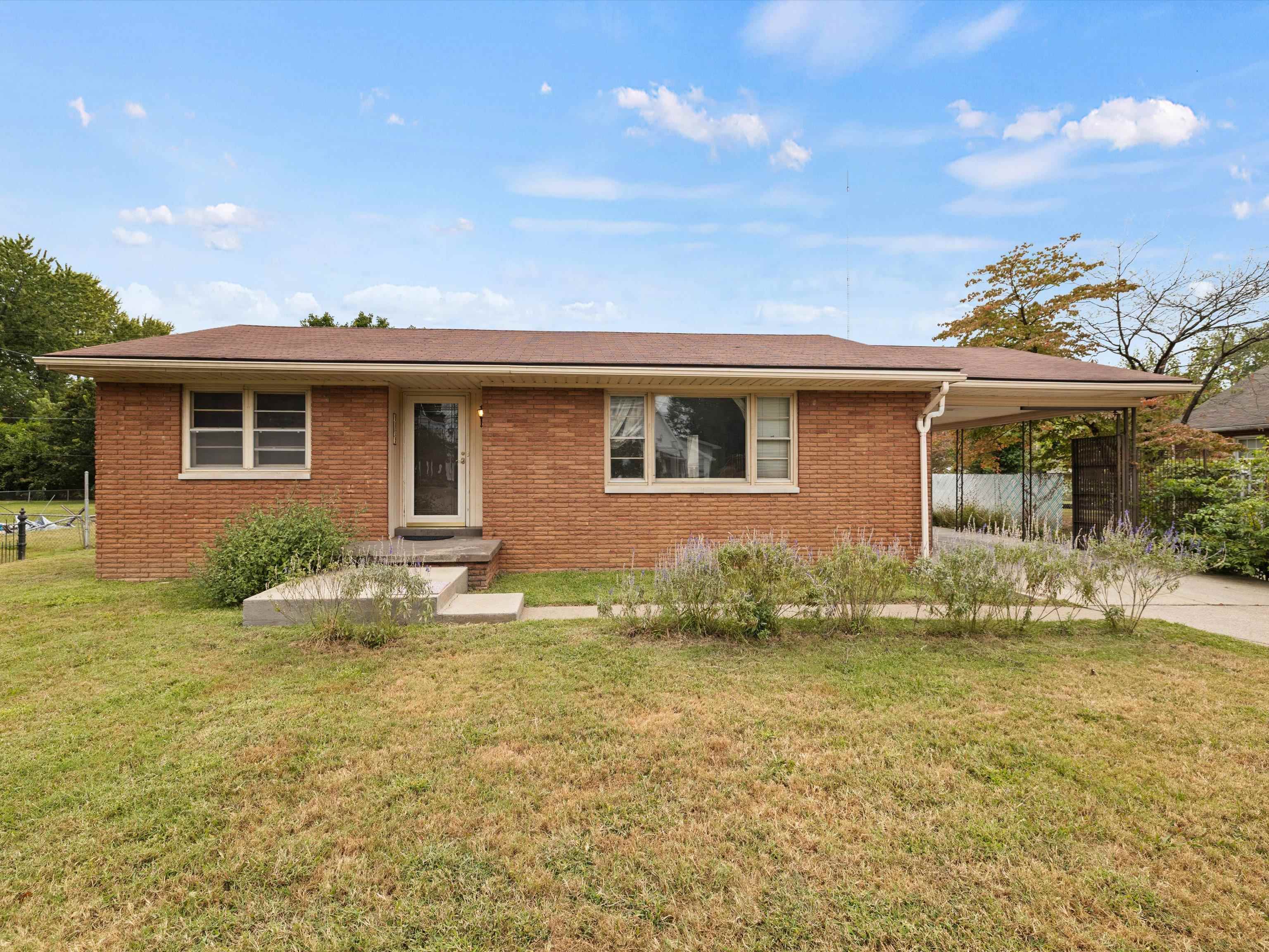 2412 Elm St., Henderson, Kentucky 42420, 4 Bedrooms Bedrooms, ,2 BathroomsBathrooms,Single Family Residence,For Sale,Elm St.,90651