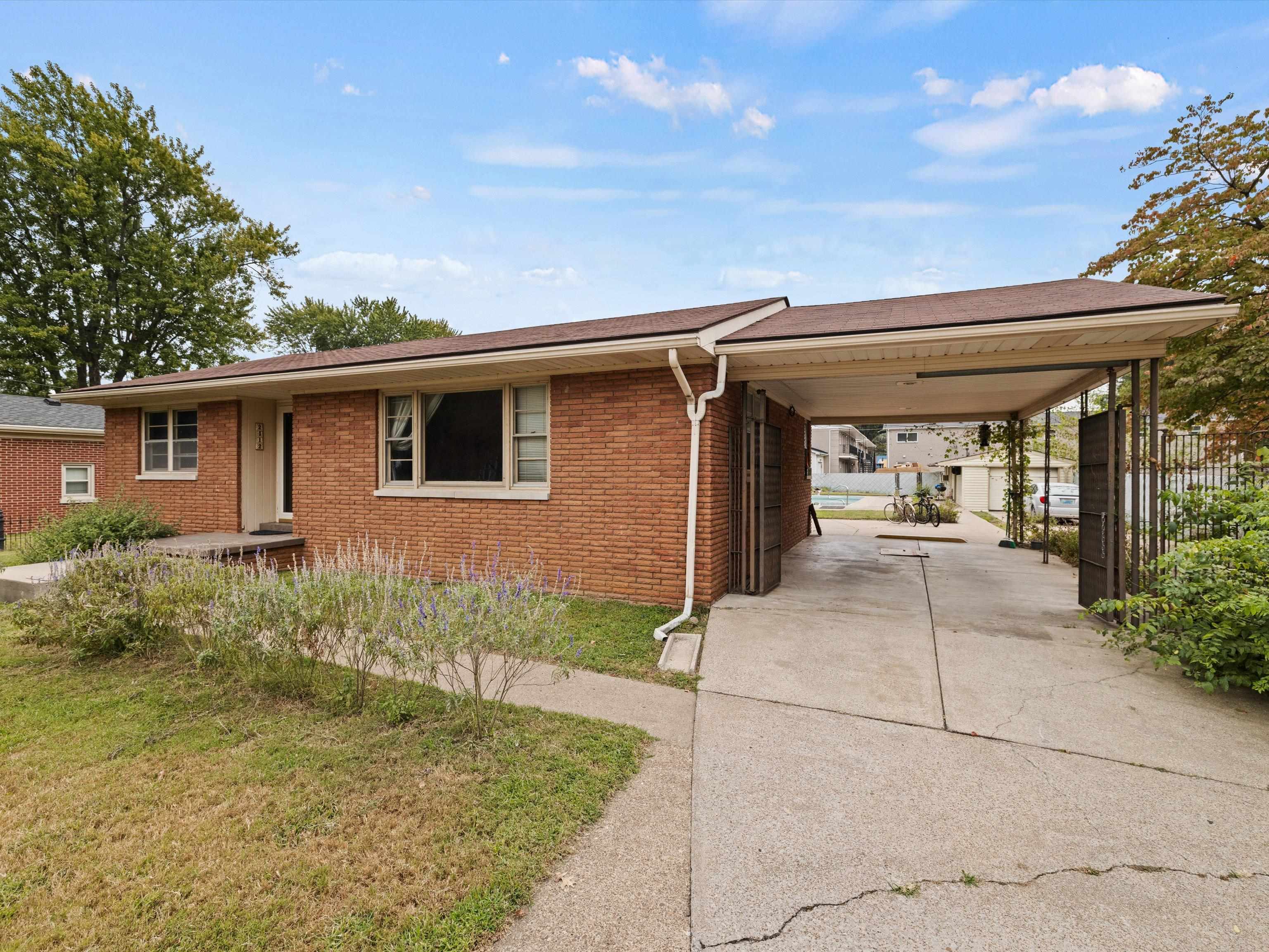 2412 Elm St., Henderson, Kentucky 42420, 4 Bedrooms Bedrooms, ,2 BathroomsBathrooms,Single Family Residence,For Sale,Elm St.,90651