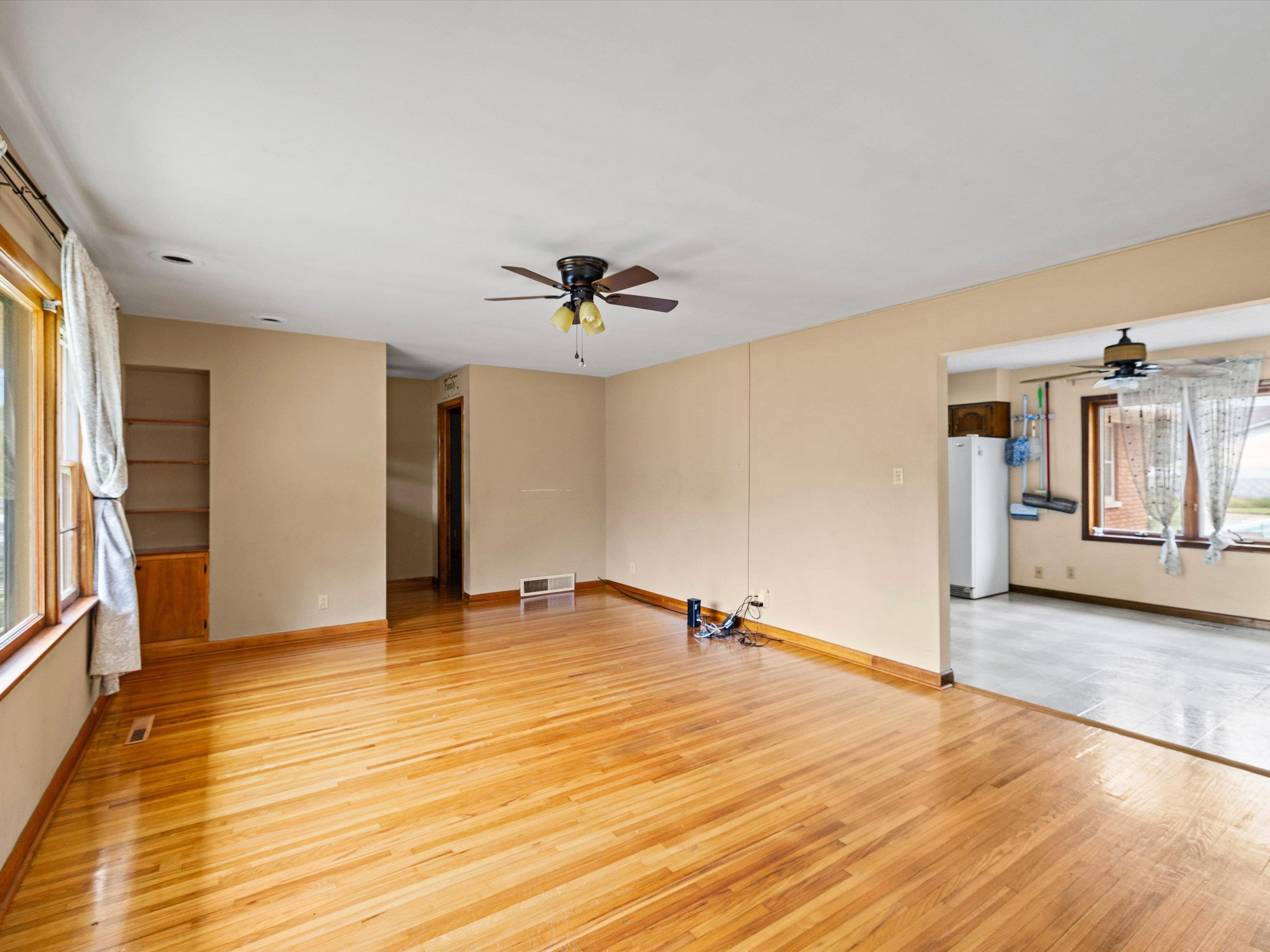 2412 Elm St., Henderson, Kentucky 42420, 4 Bedrooms Bedrooms, ,2 BathroomsBathrooms,Single Family Residence,For Sale,Elm St.,90651