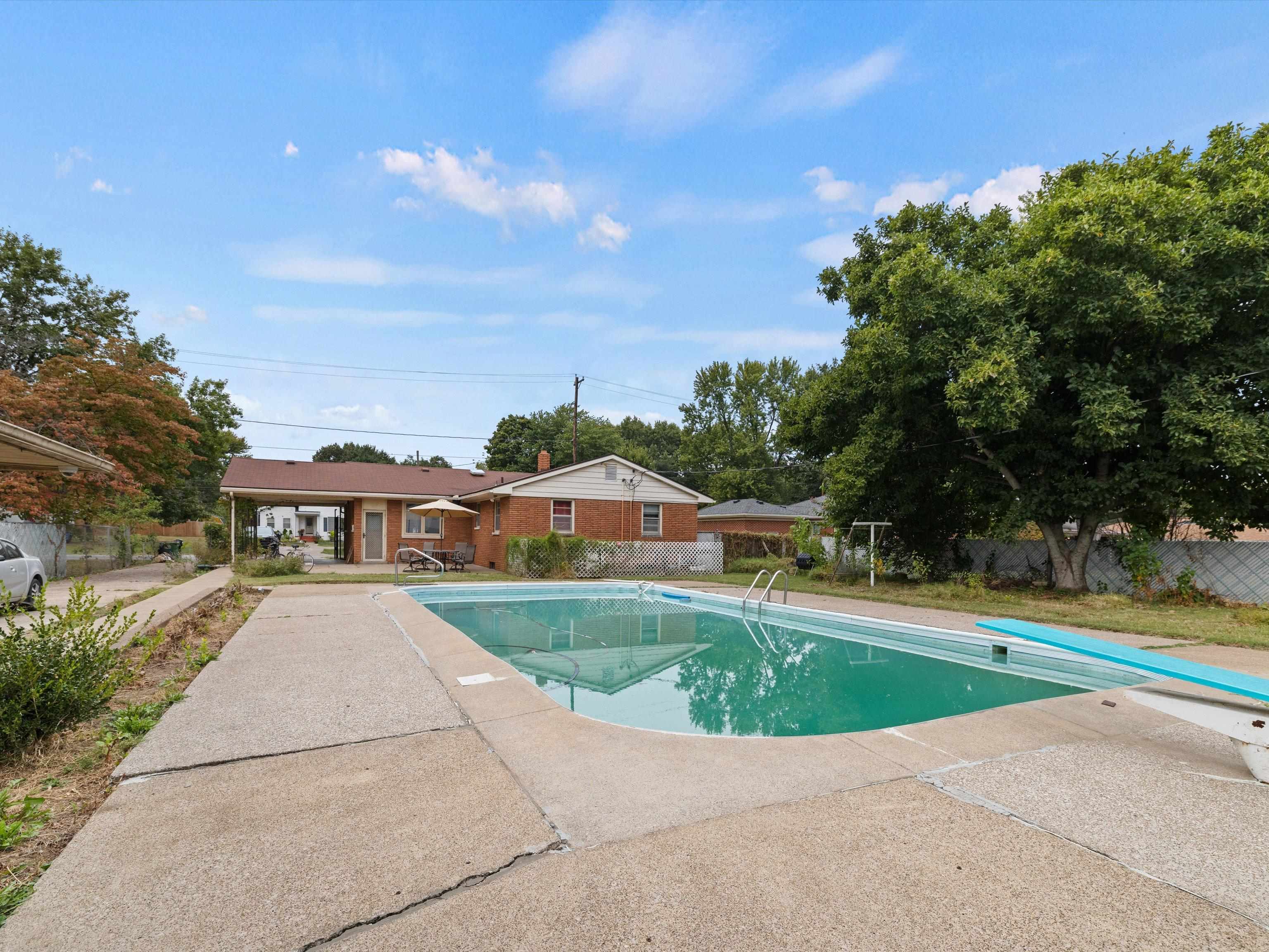 2412 Elm St., Henderson, Kentucky 42420, 4 Bedrooms Bedrooms, ,2 BathroomsBathrooms,Single Family Residence,For Sale,Elm St.,90651