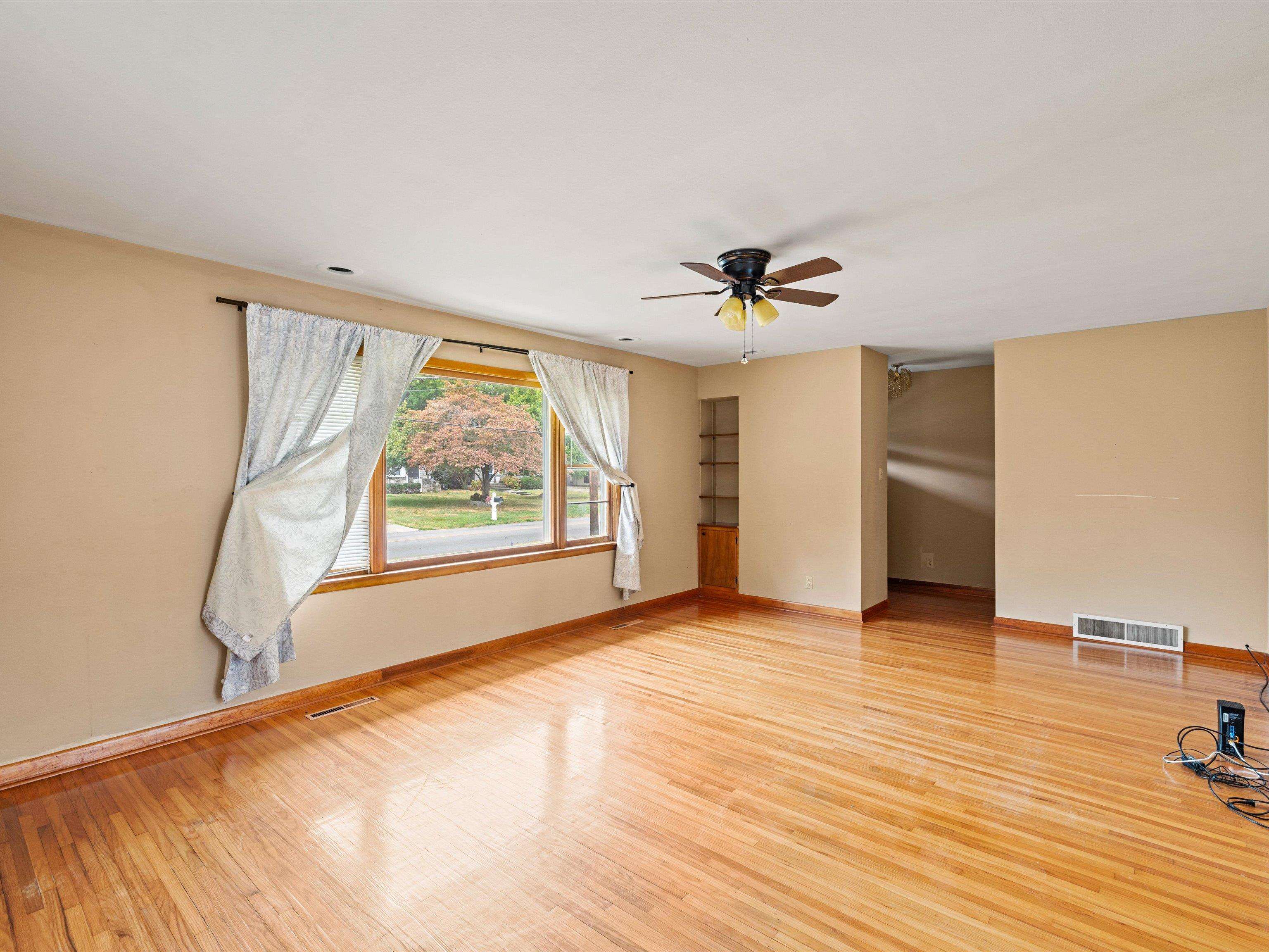2412 Elm St., Henderson, Kentucky 42420, 4 Bedrooms Bedrooms, ,2 BathroomsBathrooms,Single Family Residence,For Sale,Elm St.,90651