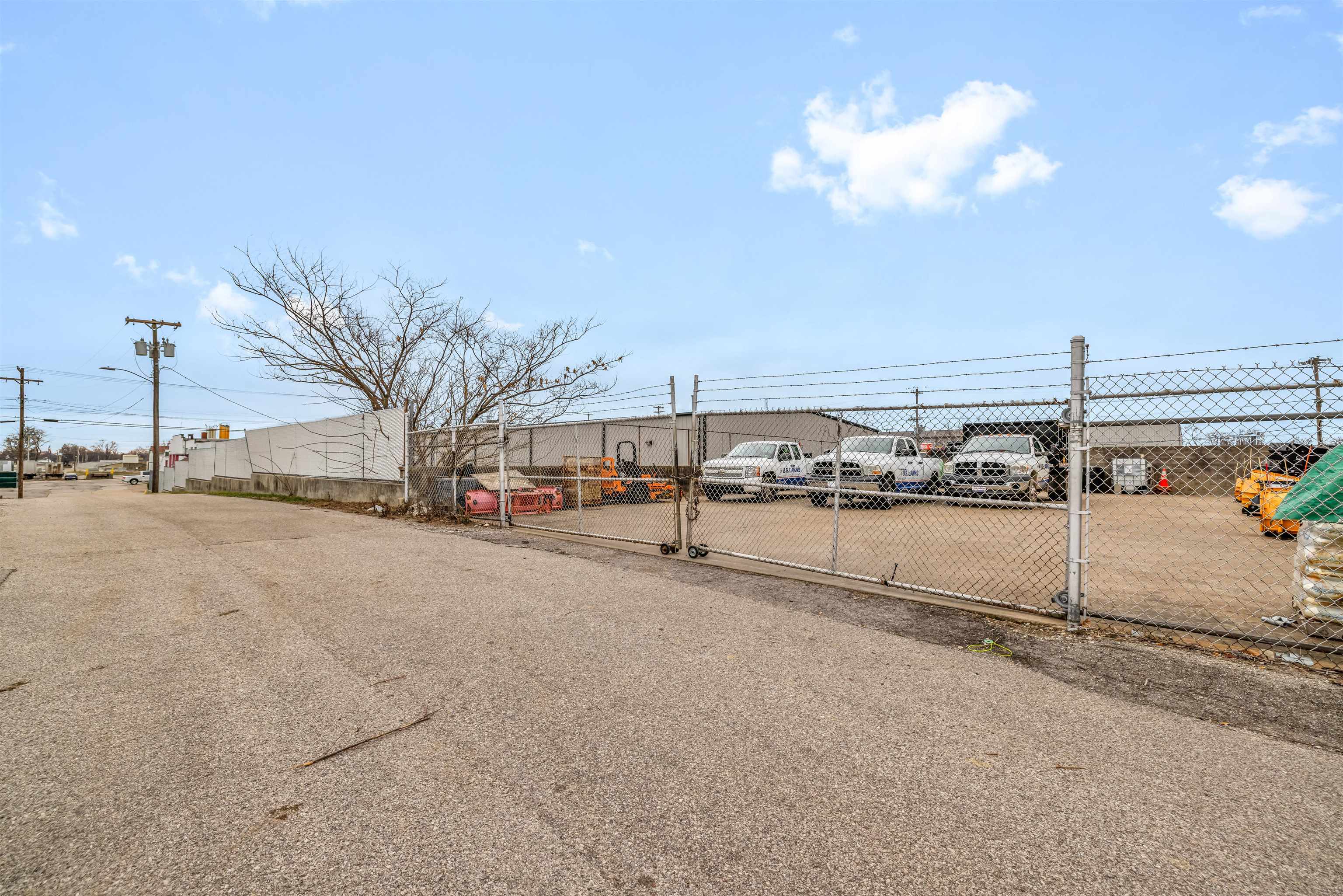 1227 Moseley Street, Owensboro, Kentucky 42303, ,Mixed Use,For Sale,Moseley Street,90656