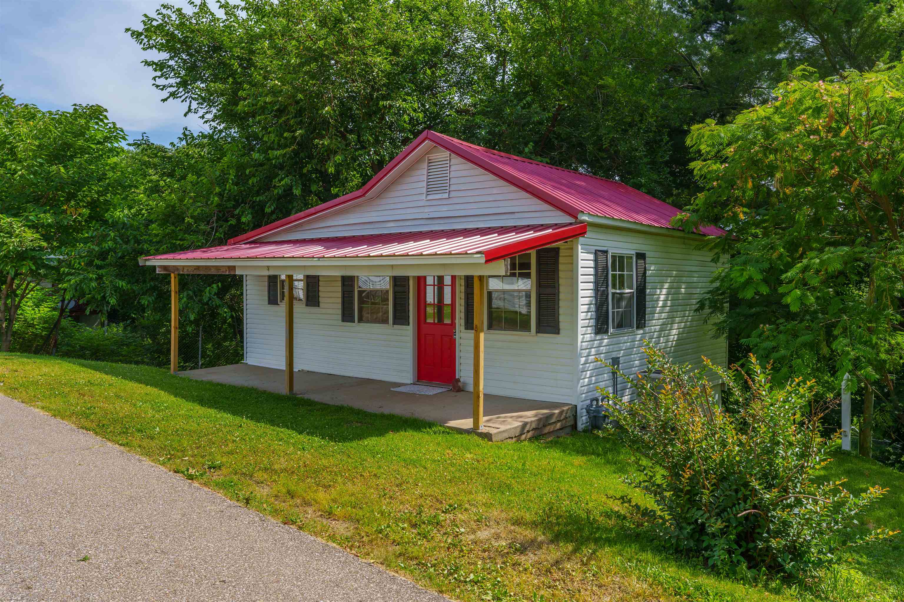 6875 Old Henderson Spottsville Road, Spottsville, Kentucky 42458, 1 Bedroom Bedrooms, ,1 BathroomBathrooms,Single Family Residence,For Sale,Old Henderson Spottsville Road,90665