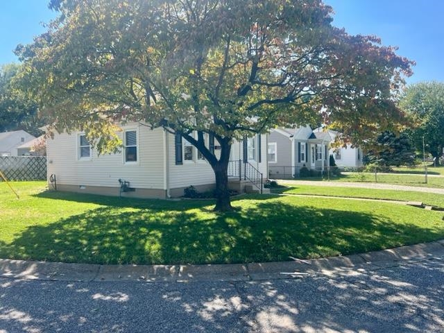 1852 Chesterfield Drive, Owensboro, Kentucky 42301, 2 Bedrooms Bedrooms, ,1 BathroomBathrooms,Single Family Residence,For Sale,Chesterfield Drive,90669