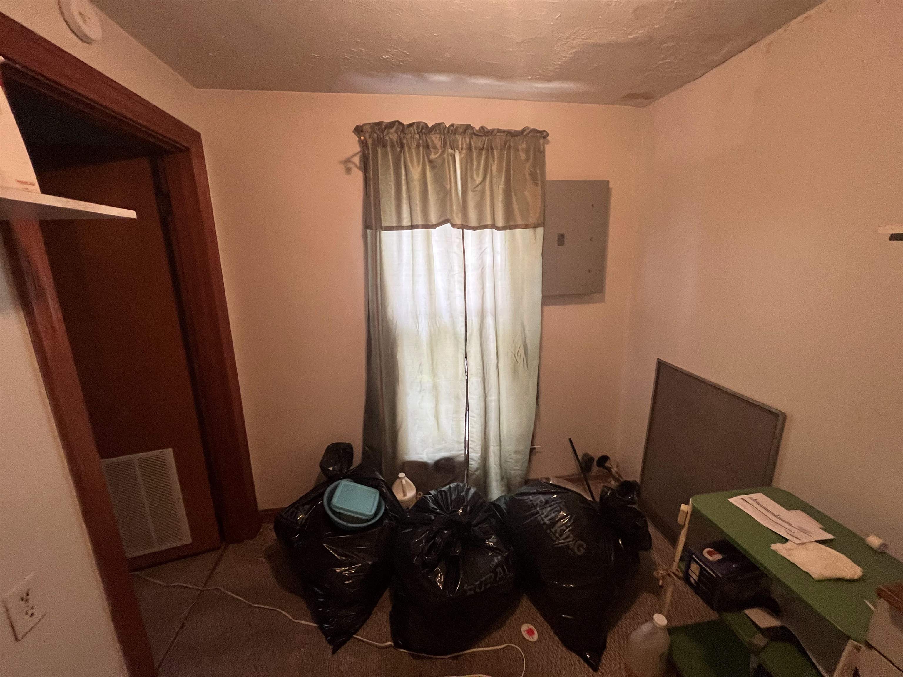 819 11th Street, Owensboro, Kentucky 42301, 2 Bedrooms Bedrooms, ,1 BathroomBathrooms,Single Family Residence,For Sale,11th Street,90672