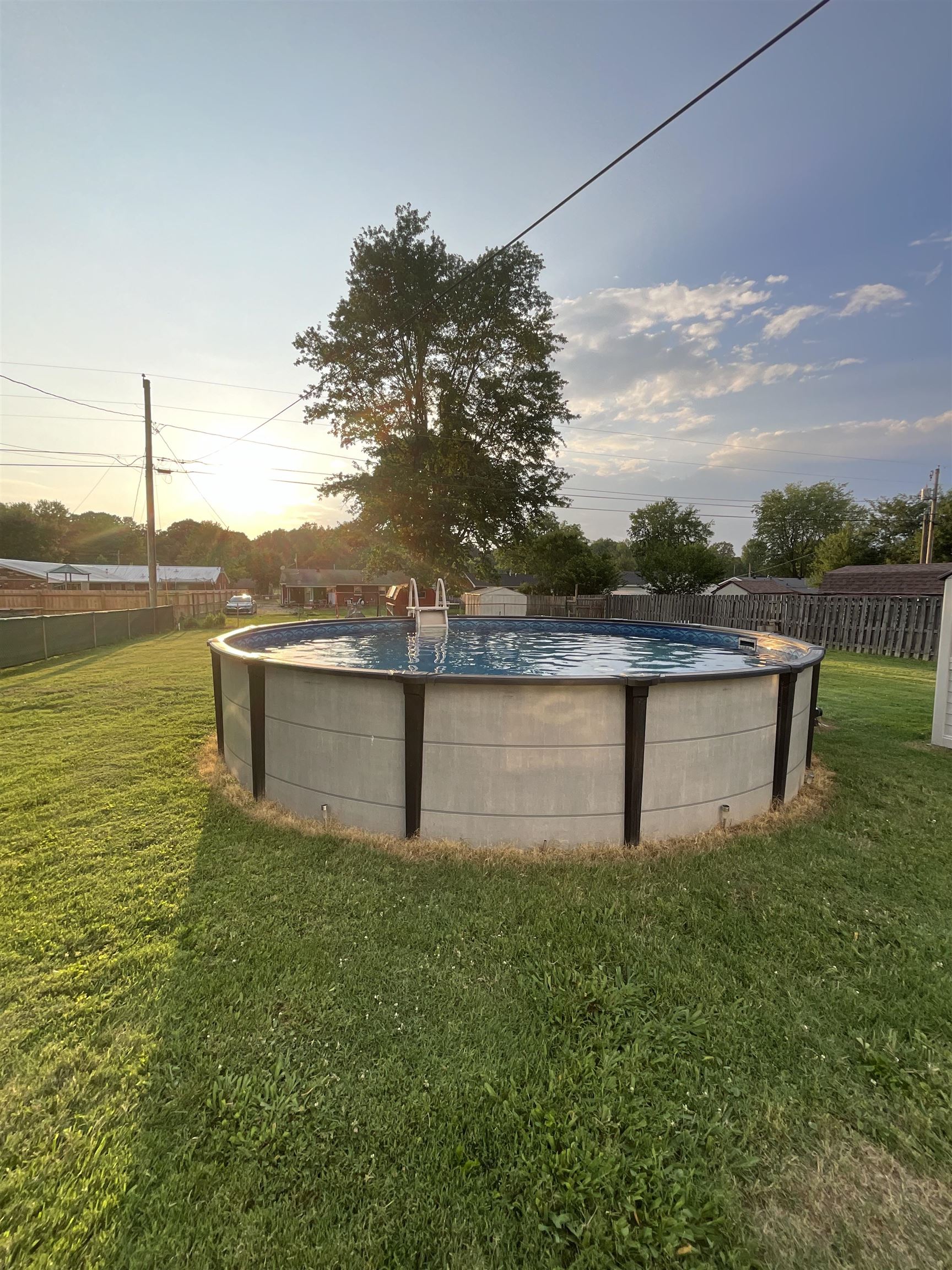 5011 Grandview Drive, Owensboro, Kentucky 42303, 2 Bedrooms Bedrooms, ,1 BathroomBathrooms,Single Family Residence,For Sale,Grandview Drive,90681