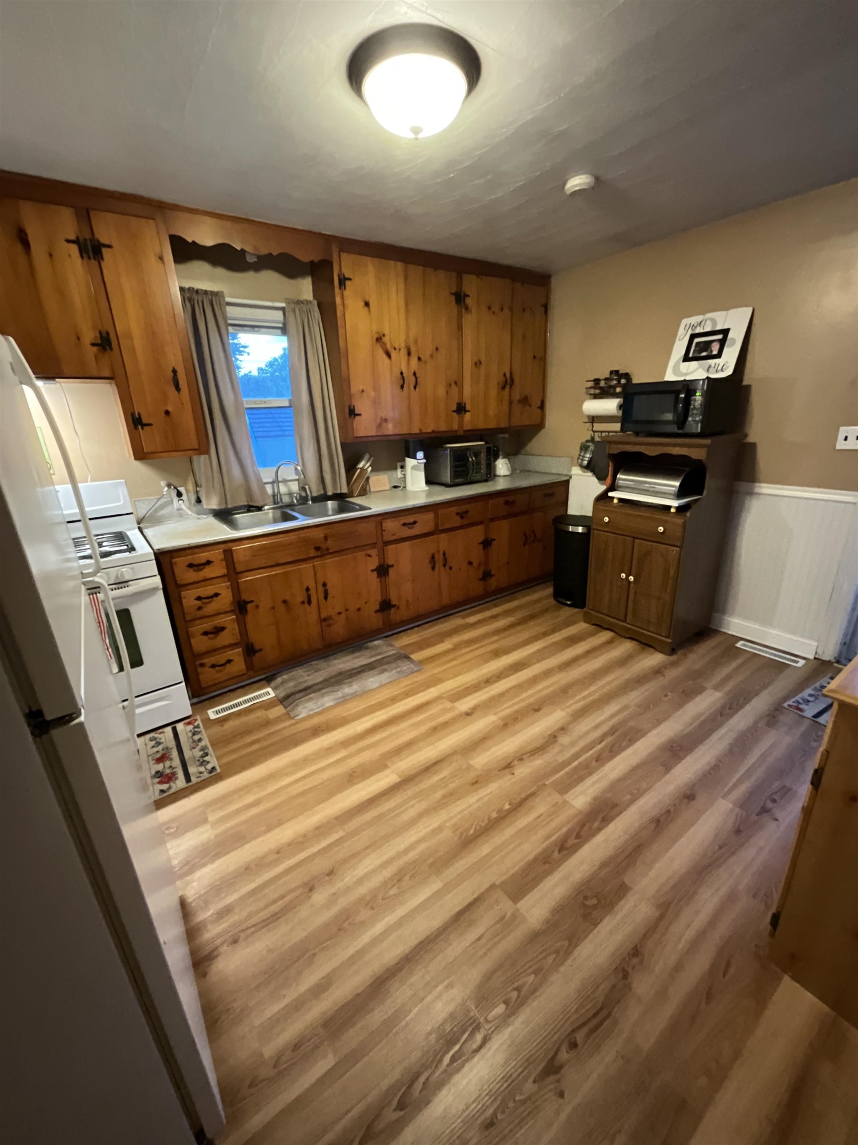 5011 Grandview Drive, Owensboro, Kentucky 42303, 2 Bedrooms Bedrooms, ,1 BathroomBathrooms,Single Family Residence,For Sale,Grandview Drive,90681