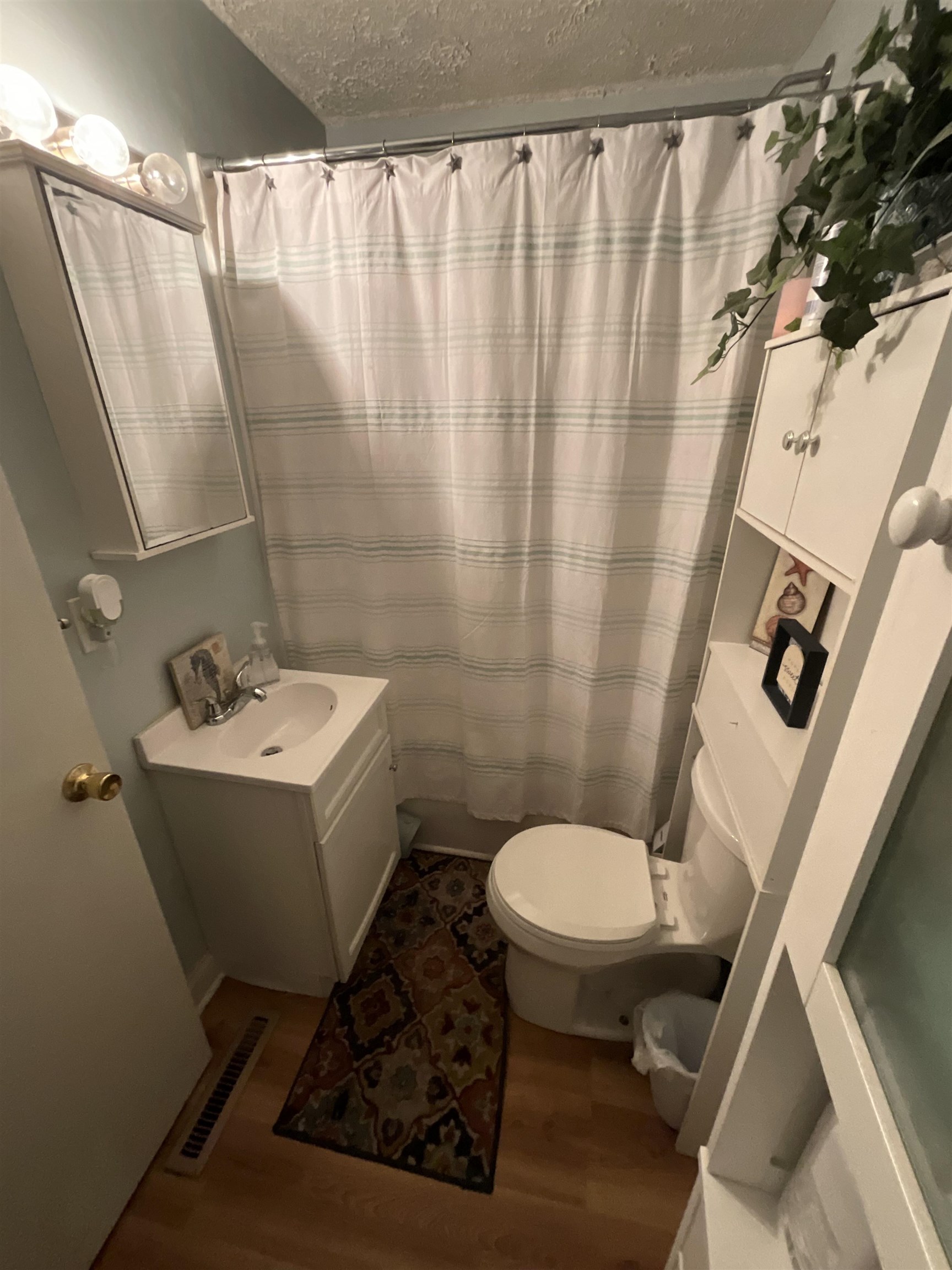 5011 Grandview Drive, Owensboro, Kentucky 42303, 2 Bedrooms Bedrooms, ,1 BathroomBathrooms,Single Family Residence,For Sale,Grandview Drive,90681