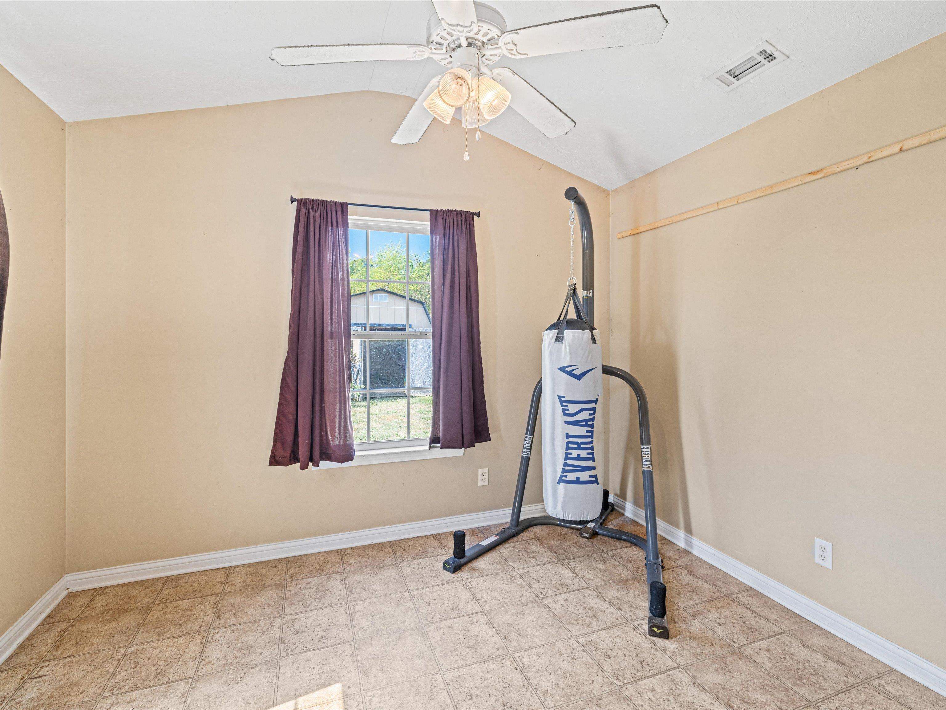 528 Camden Circle, Owensboro, Kentucky 42301, 3 Bedrooms Bedrooms, ,2 BathroomsBathrooms,Single Family Residence,For Sale,Camden Circle,90696