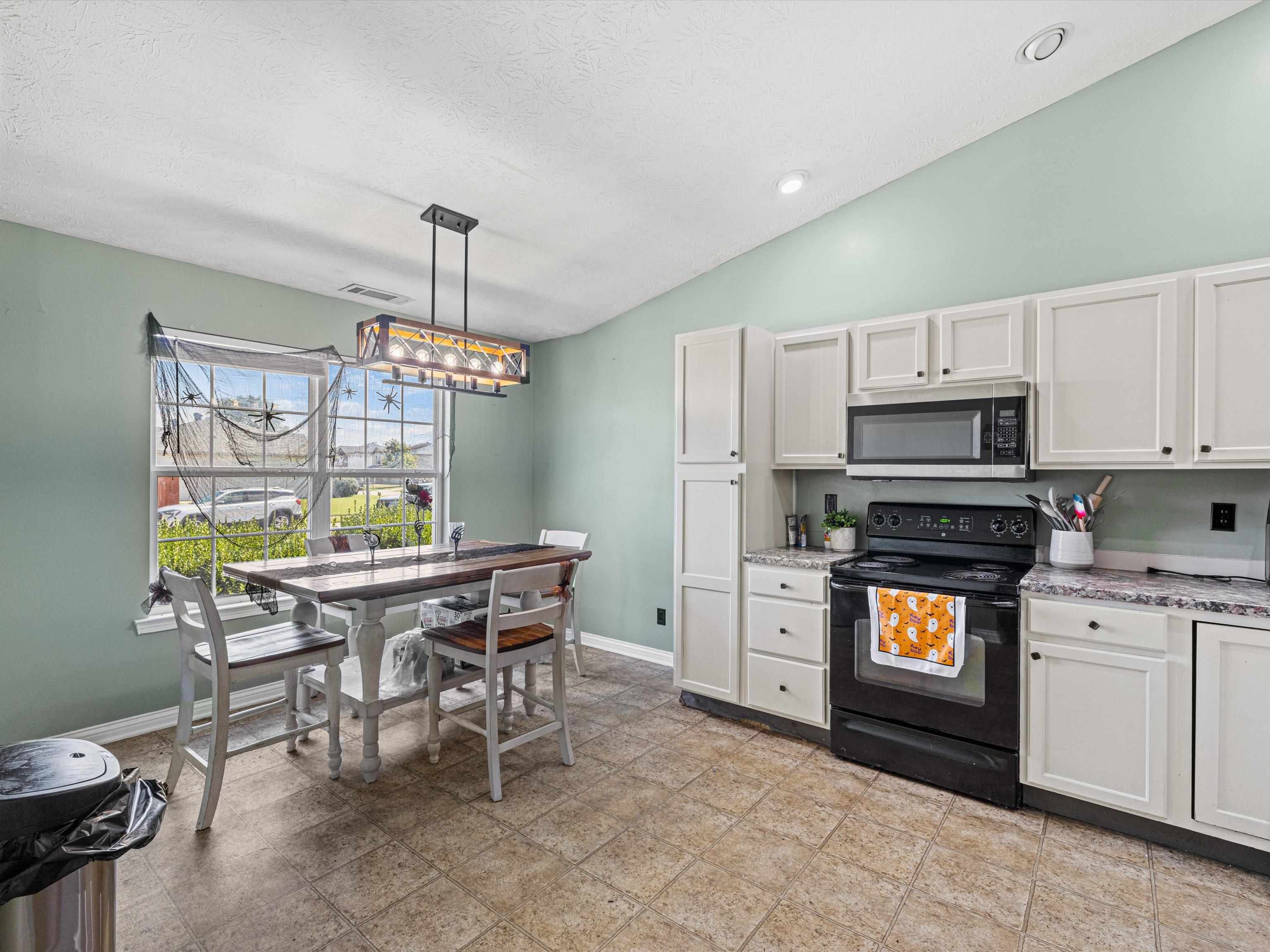 528 Camden Circle, Owensboro, Kentucky 42301, 3 Bedrooms Bedrooms, ,2 BathroomsBathrooms,Single Family Residence,For Sale,Camden Circle,90696