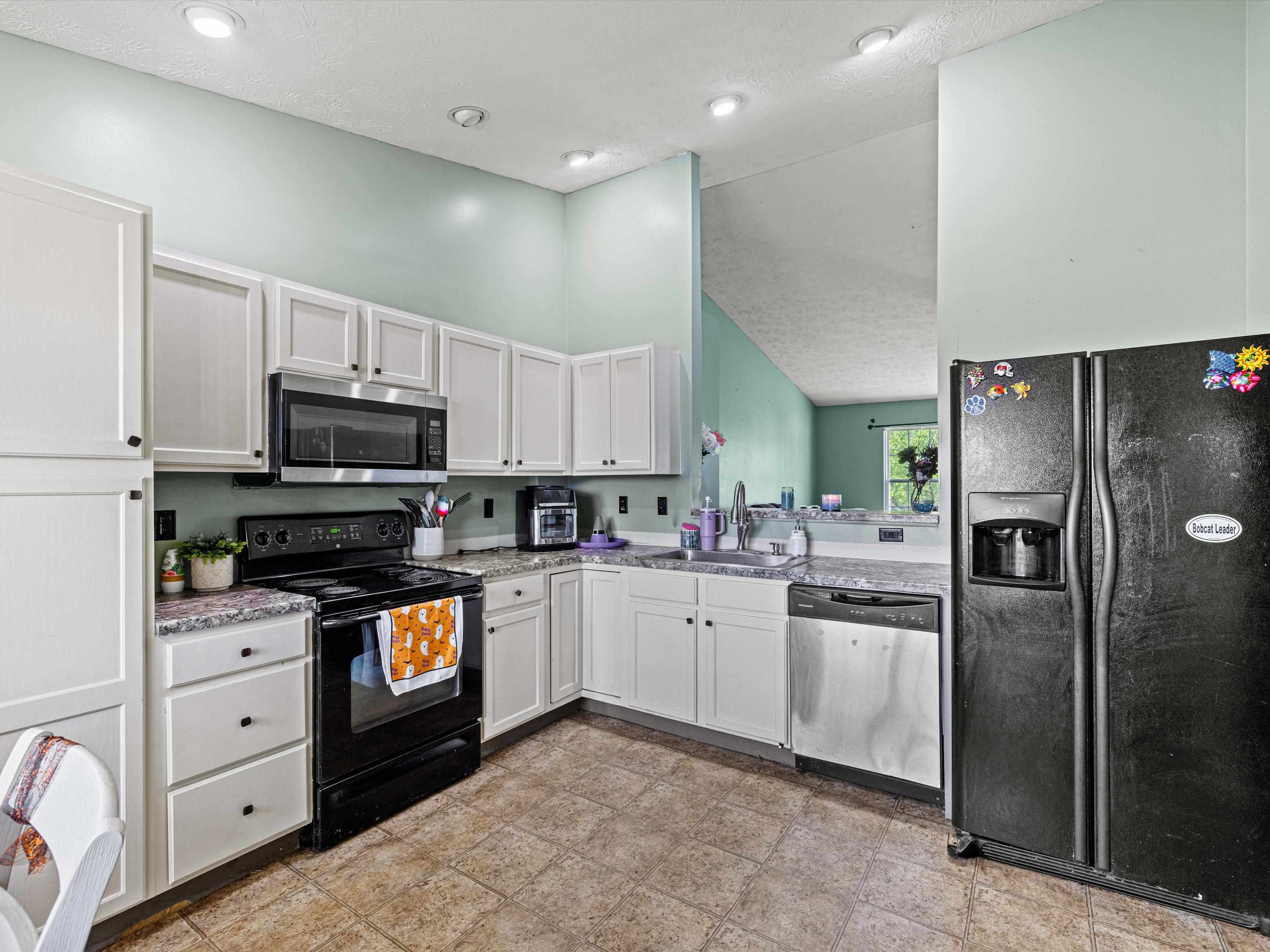 528 Camden Circle, Owensboro, Kentucky 42301, 3 Bedrooms Bedrooms, ,2 BathroomsBathrooms,Single Family Residence,For Sale,Camden Circle,90696