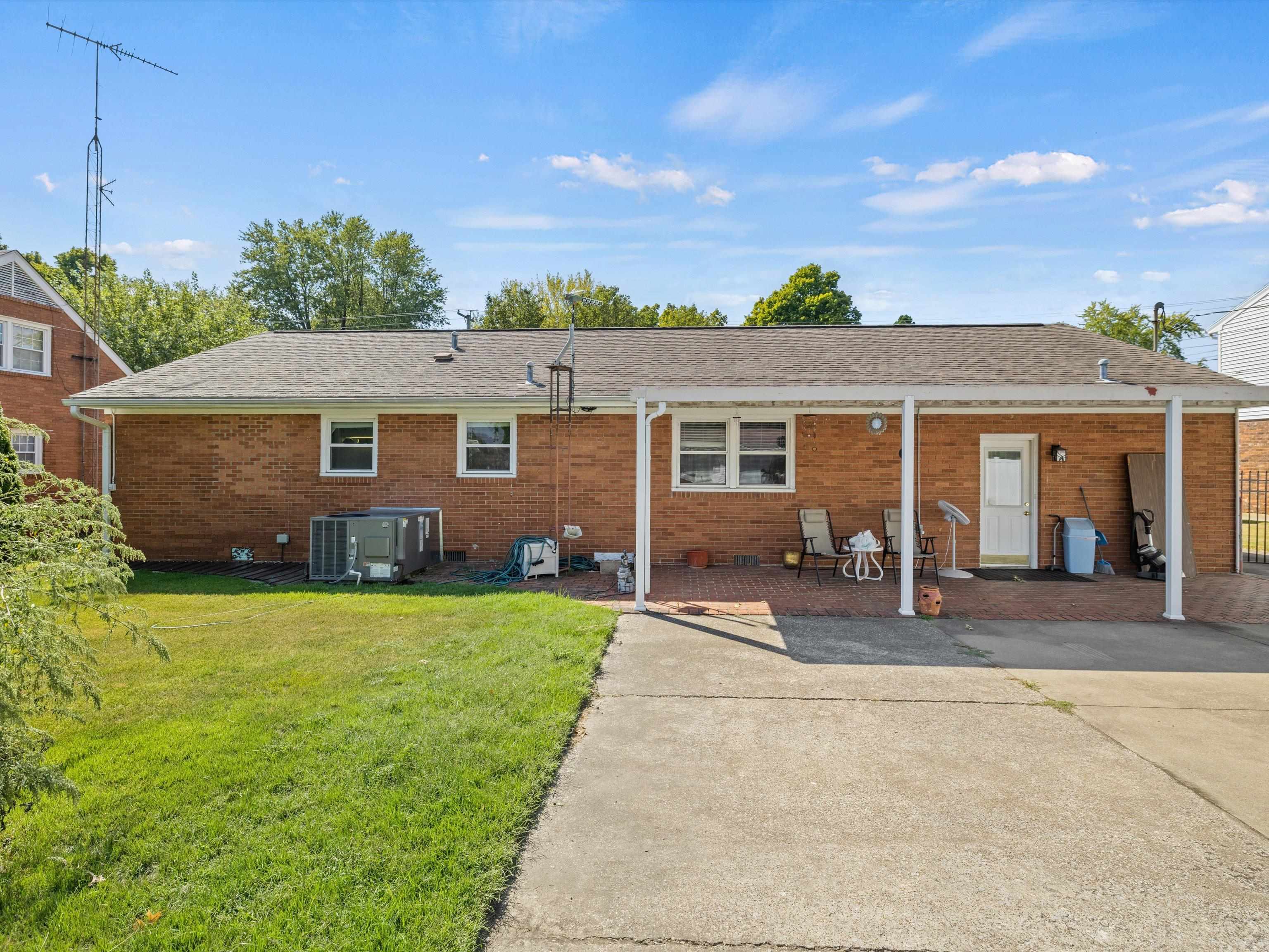 2929 Old Hartford Road, Owensboro, Kentucky 42303, 3 Bedrooms Bedrooms, ,1 BathroomBathrooms,Single Family Residence,For Sale,Old Hartford Road,90701