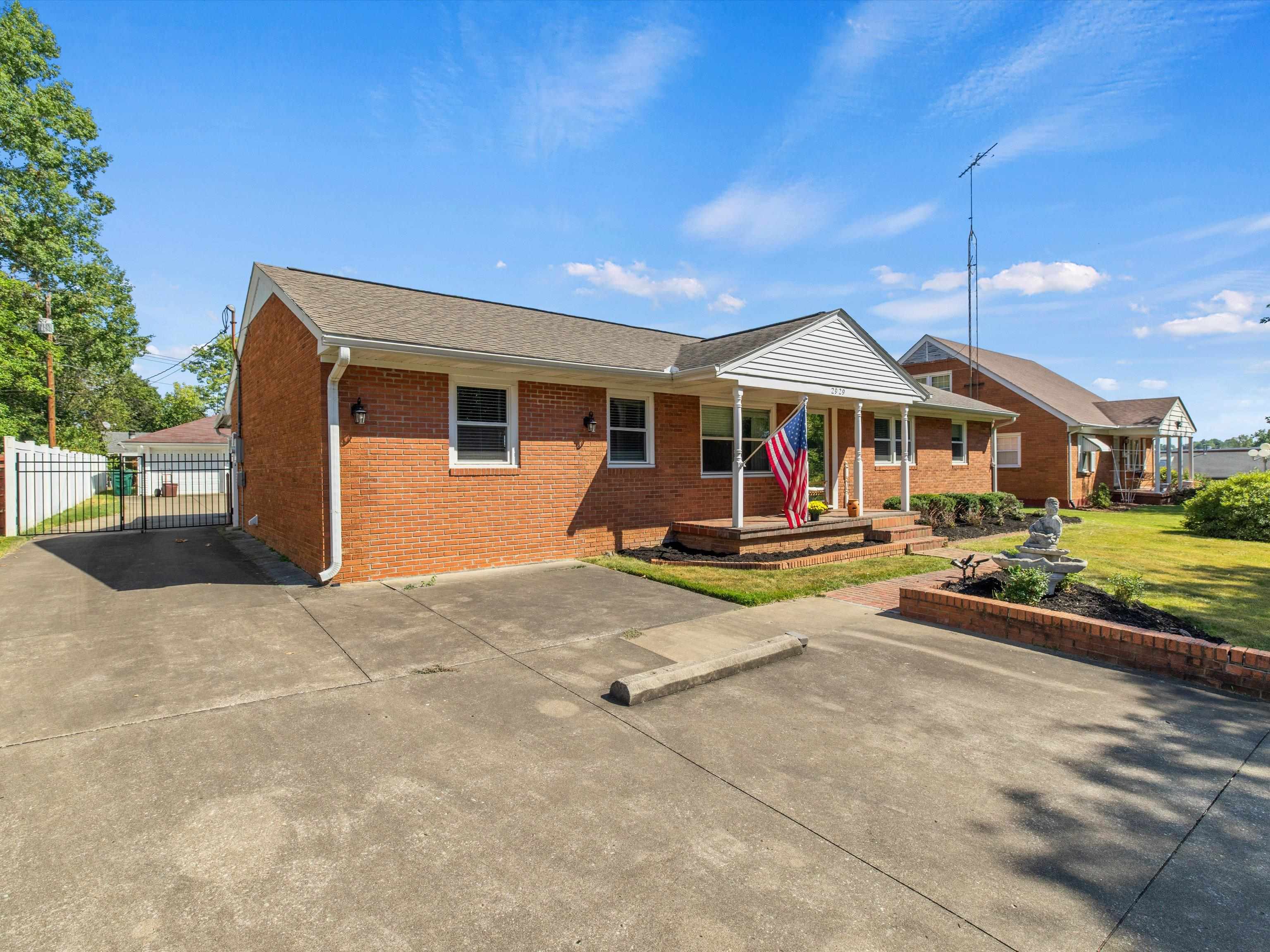 2929 Old Hartford Road, Owensboro, Kentucky 42303, 3 Bedrooms Bedrooms, ,1 BathroomBathrooms,Single Family Residence,For Sale,Old Hartford Road,90701