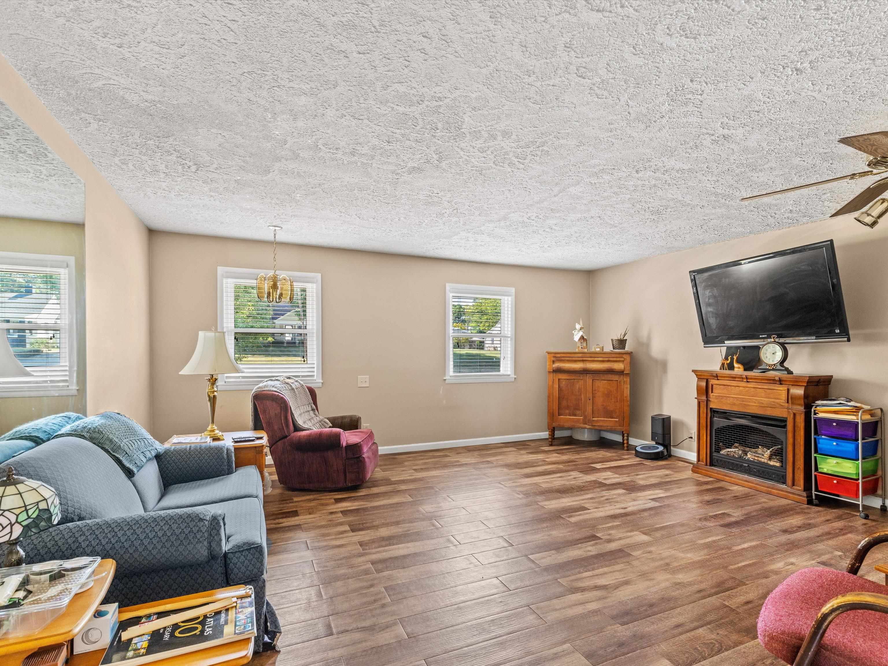 2929 Old Hartford Road, Owensboro, Kentucky 42303, 3 Bedrooms Bedrooms, ,1 BathroomBathrooms,Single Family Residence,For Sale,Old Hartford Road,90701