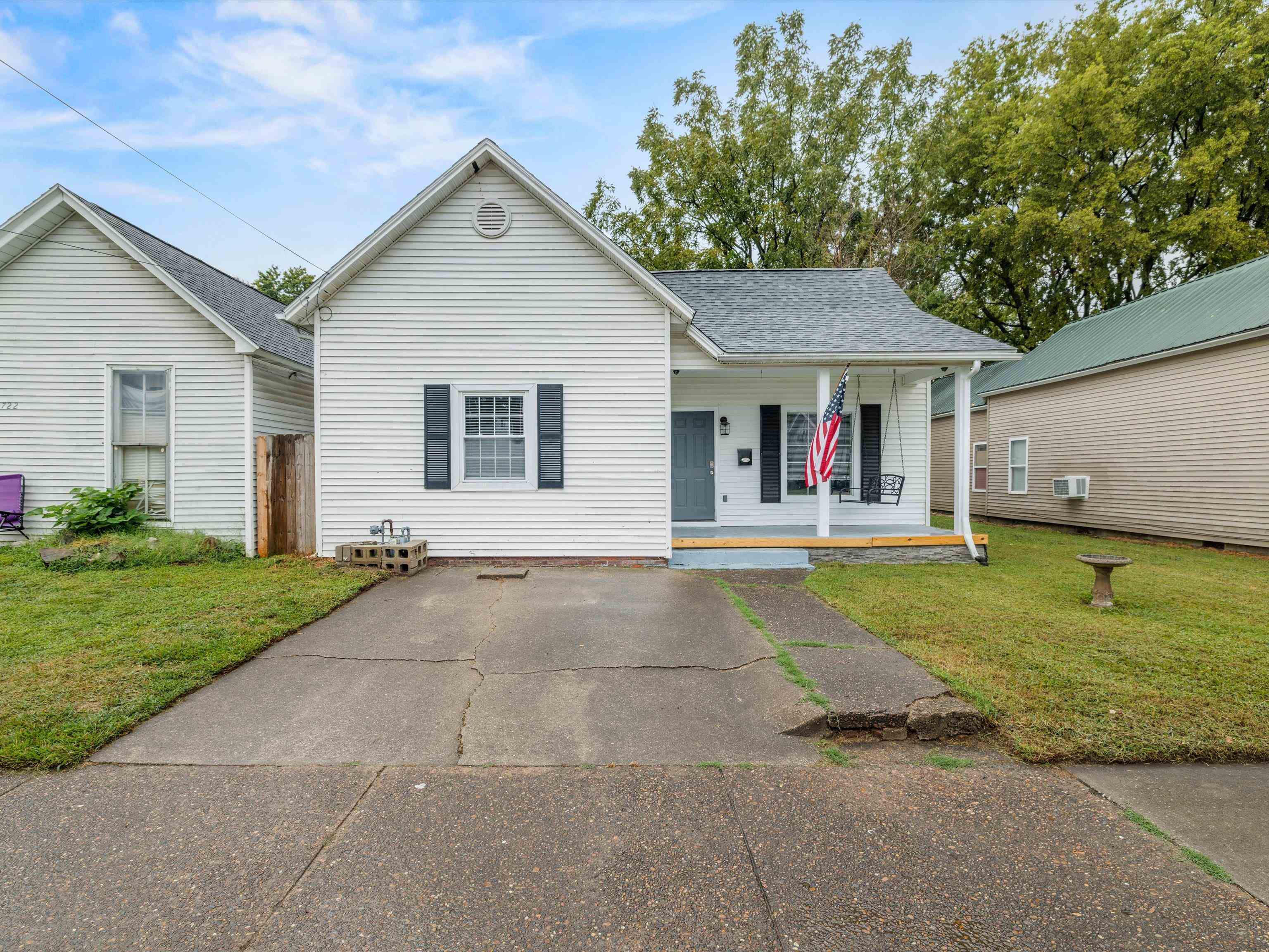 720 Bolivar St., Owensboro, Kentucky 42303, 3 Bedrooms Bedrooms, ,2 BathroomsBathrooms,Single Family Residence,For Sale,Bolivar St.,90704