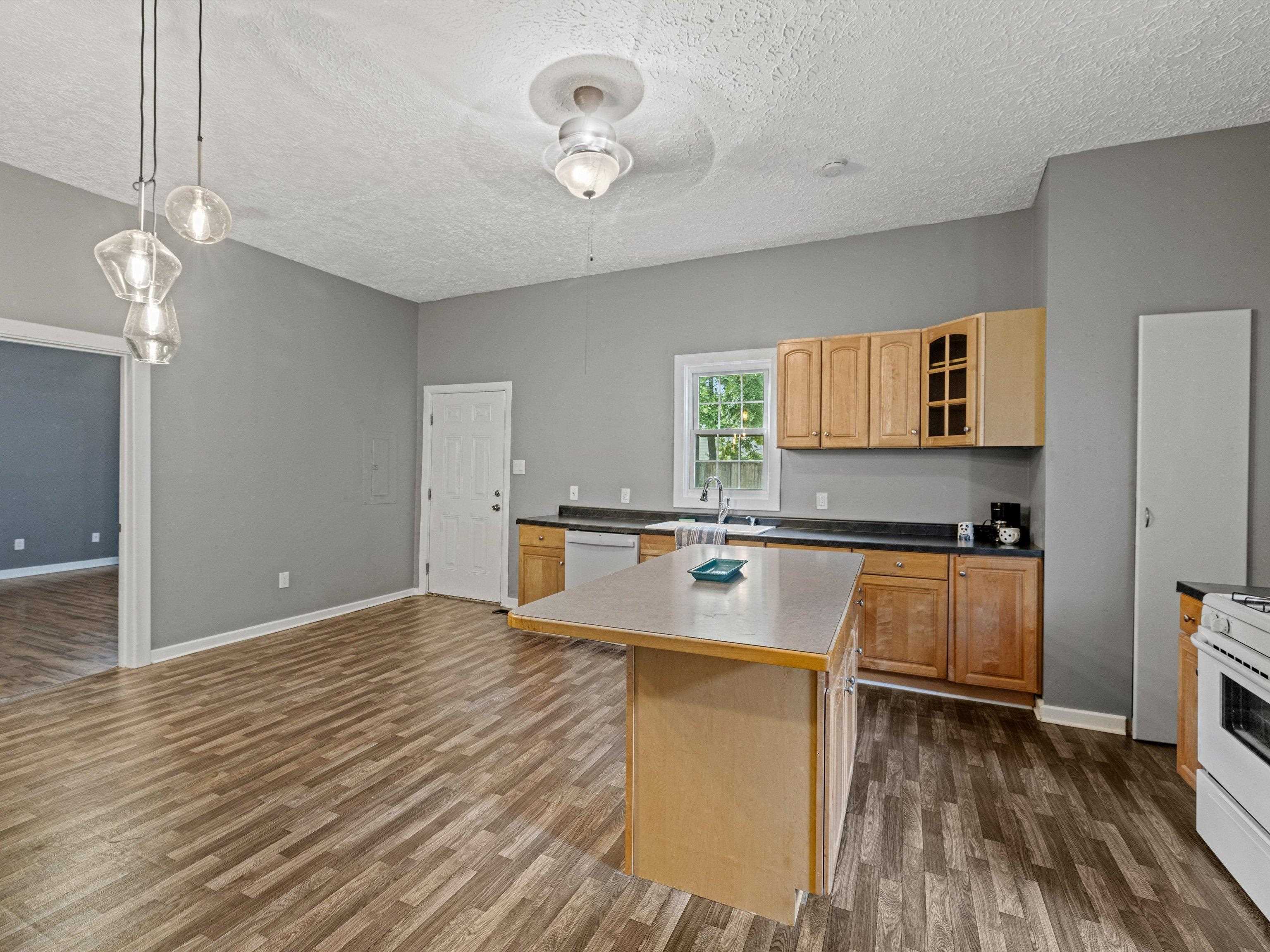 720 Bolivar St., Owensboro, Kentucky 42303, 3 Bedrooms Bedrooms, ,2 BathroomsBathrooms,Single Family Residence,For Sale,Bolivar St.,90704