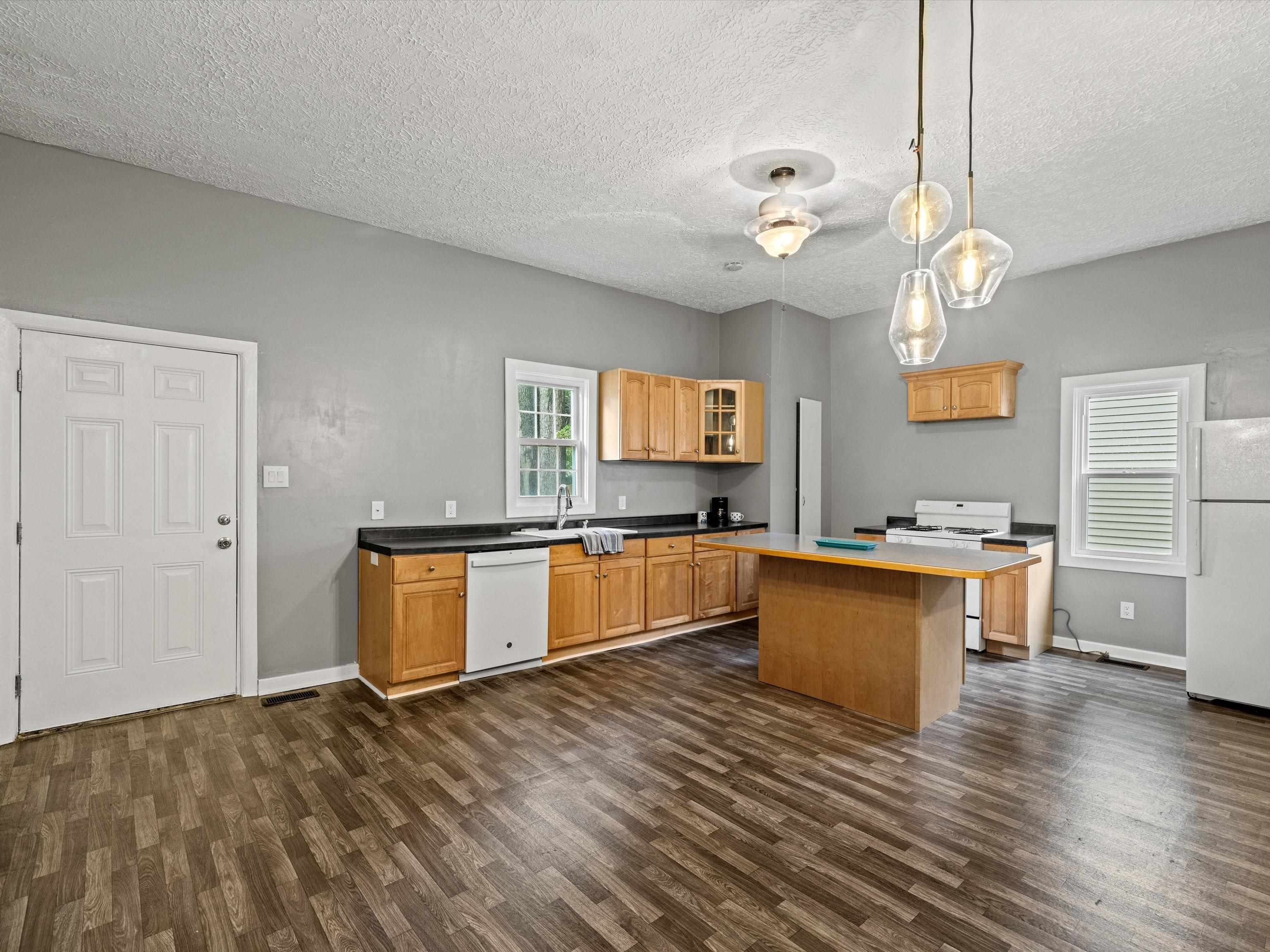 720 Bolivar St., Owensboro, Kentucky 42303, 3 Bedrooms Bedrooms, ,2 BathroomsBathrooms,Single Family Residence,For Sale,Bolivar St.,90704