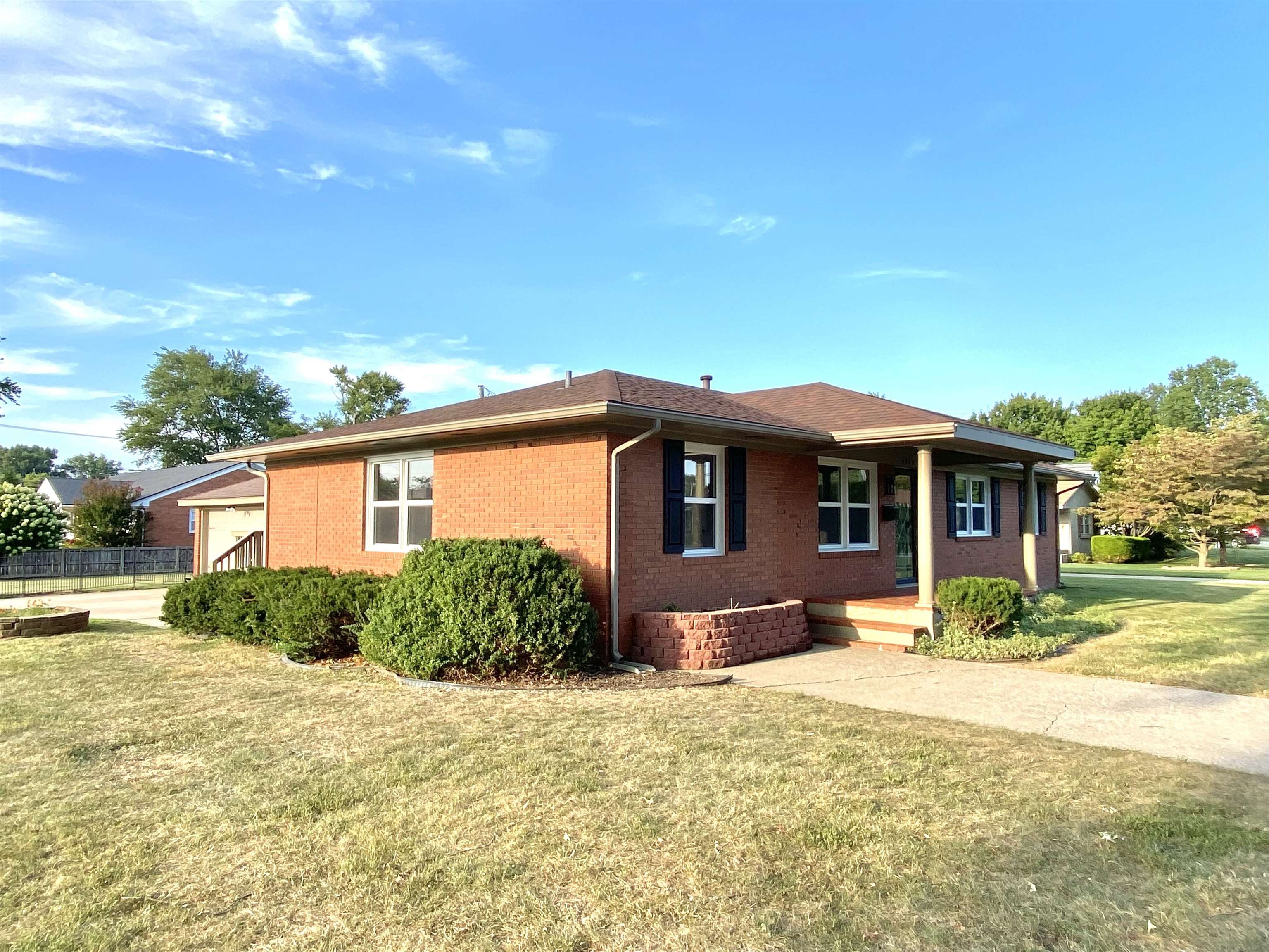 1745 College Dr, Owensboro, Kentucky 42301, 4 Bedrooms Bedrooms, ,2 BathroomsBathrooms,Single Family Residence,For Sale,College Dr,90705