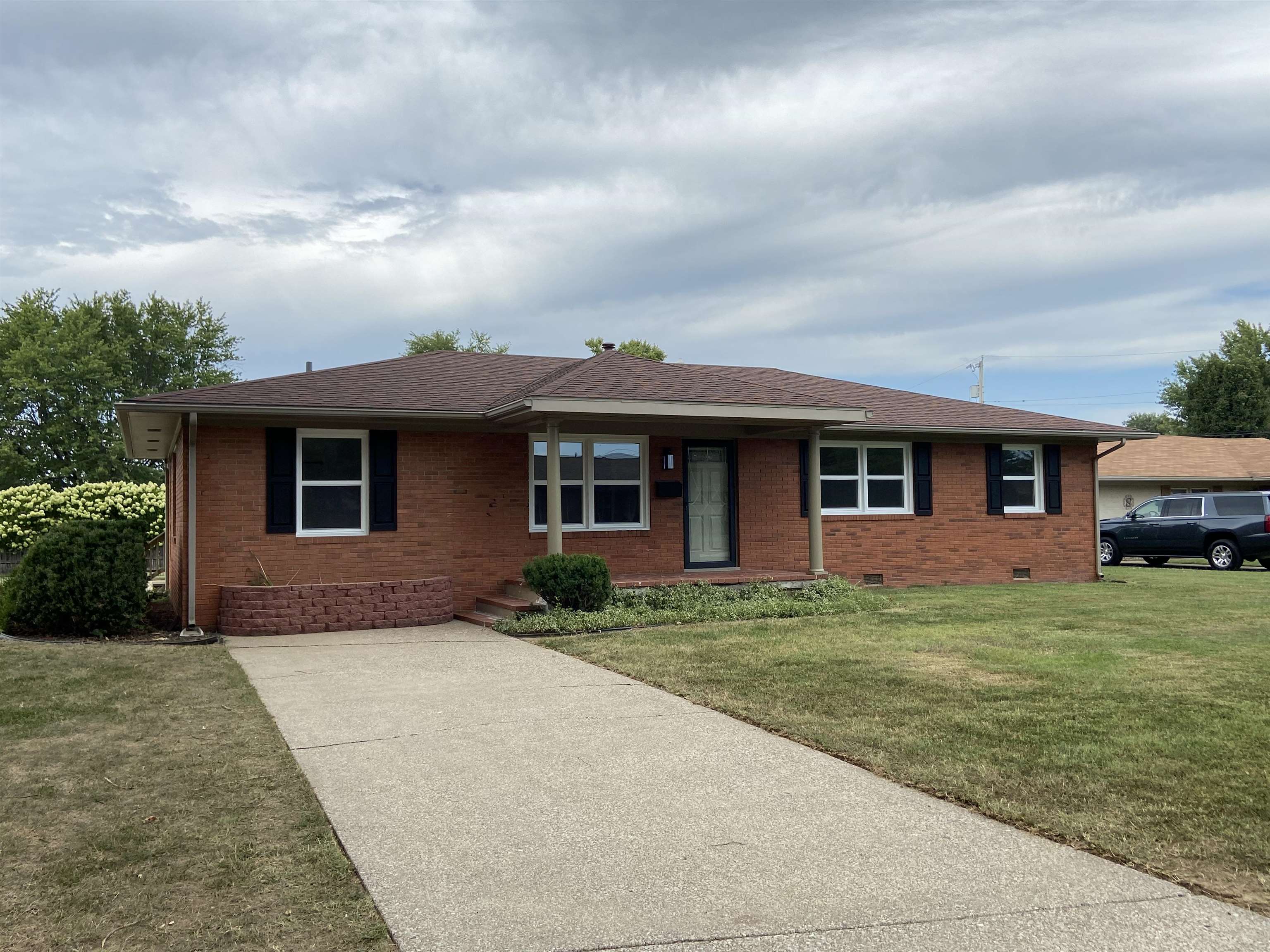1745 College Dr, Owensboro, Kentucky 42301, 4 Bedrooms Bedrooms, ,2 BathroomsBathrooms,Single Family Residence,For Sale,College Dr,90705