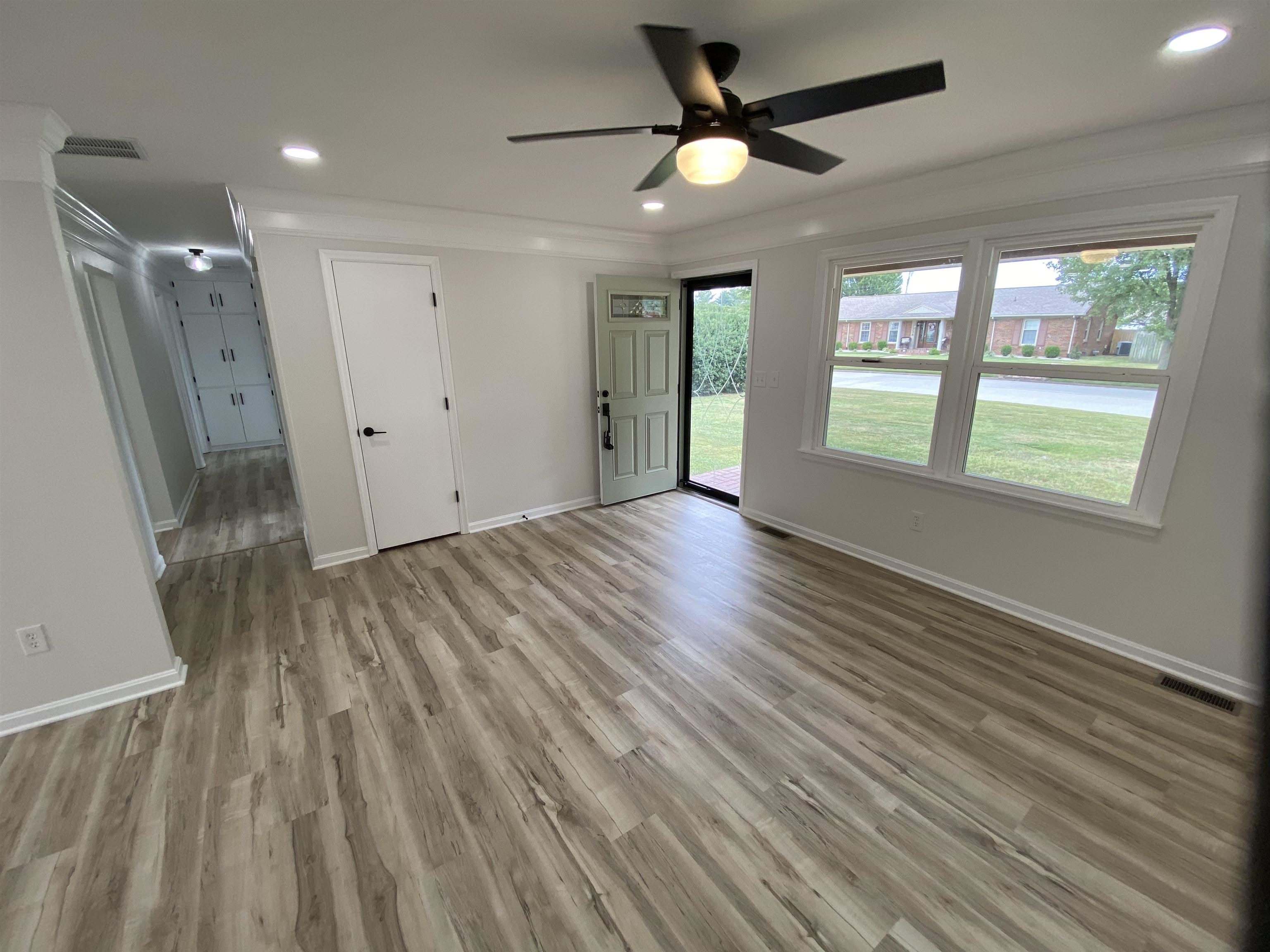 1745 College Dr, Owensboro, Kentucky 42301, 4 Bedrooms Bedrooms, ,2 BathroomsBathrooms,Single Family Residence,For Sale,College Dr,90705
