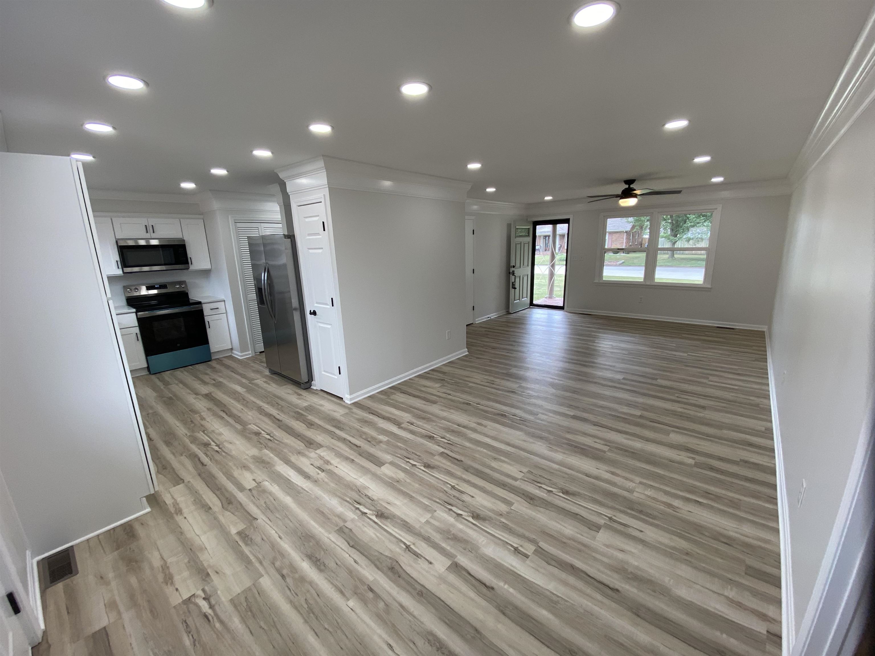 1745 College Dr, Owensboro, Kentucky 42301, 4 Bedrooms Bedrooms, ,2 BathroomsBathrooms,Single Family Residence,For Sale,College Dr,90705