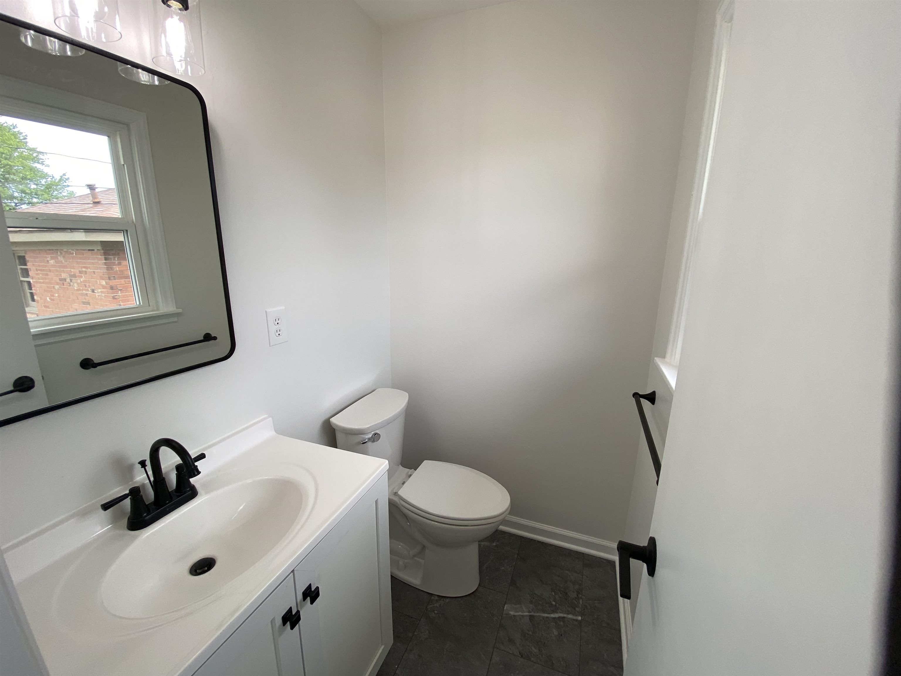 1745 College Dr, Owensboro, Kentucky 42301, 4 Bedrooms Bedrooms, ,2 BathroomsBathrooms,Single Family Residence,For Sale,College Dr,90705