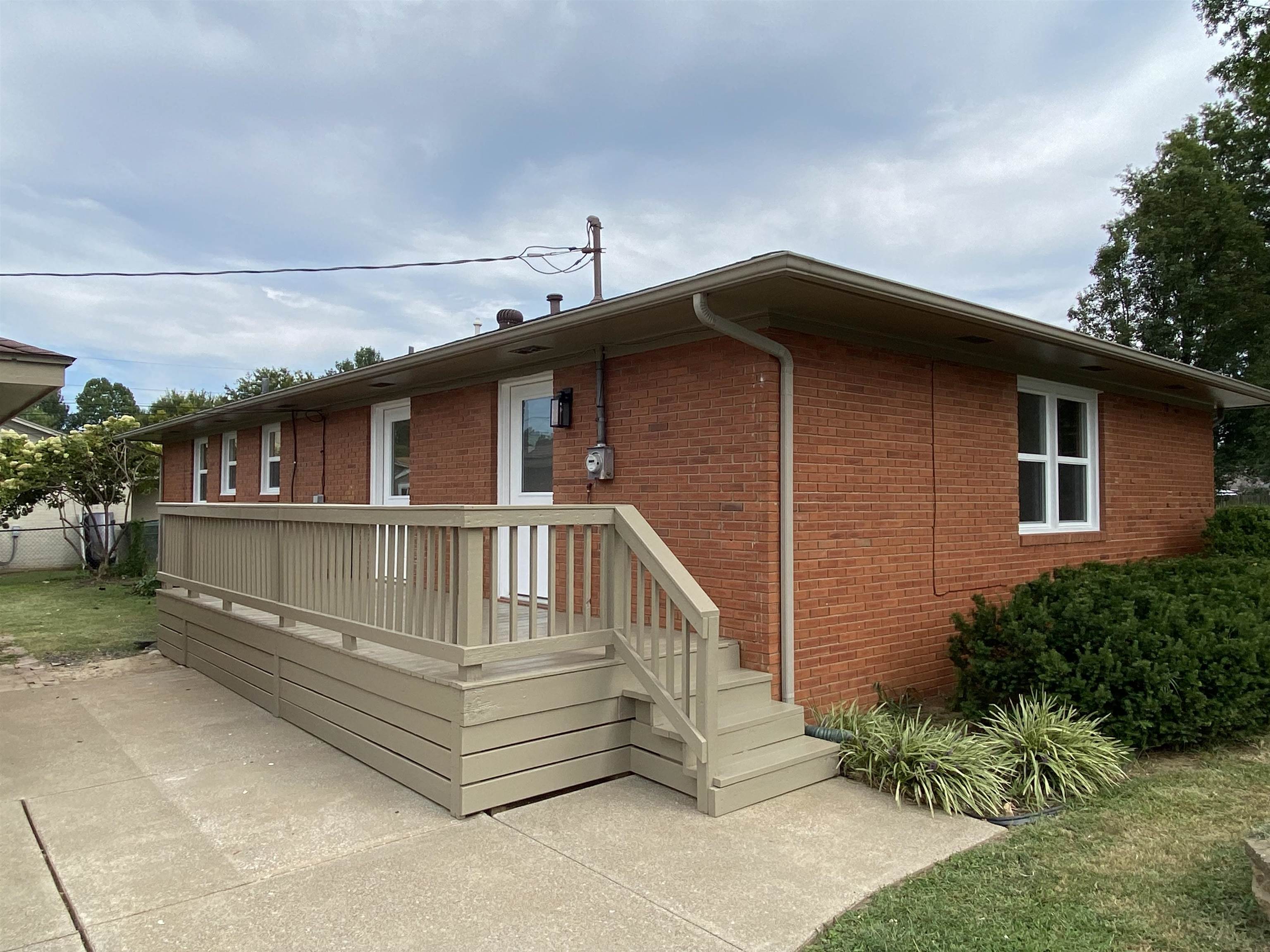 1745 College Dr, Owensboro, Kentucky 42301, 4 Bedrooms Bedrooms, ,2 BathroomsBathrooms,Single Family Residence,For Sale,College Dr,90705